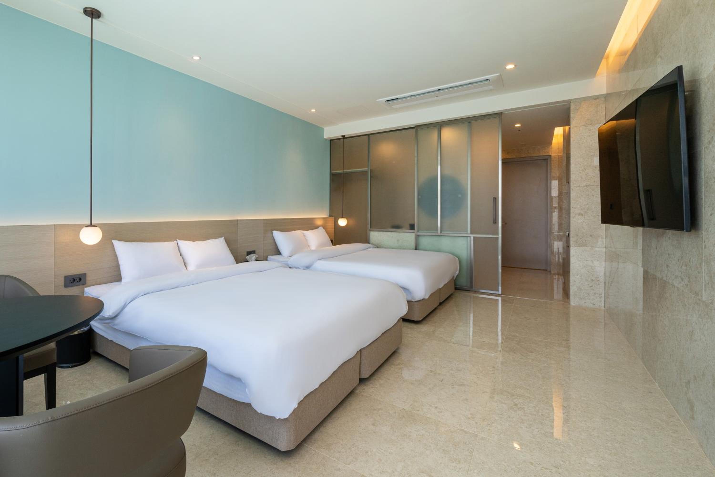 Young Suite - Photo 2