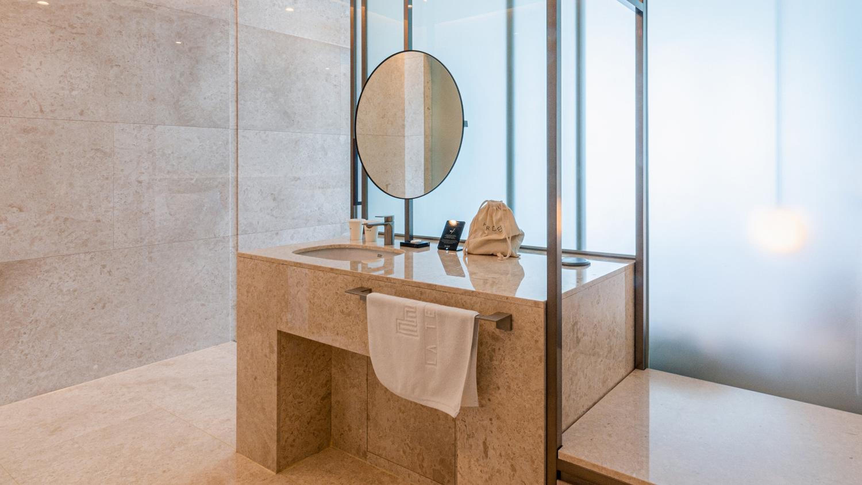 Premier Suite - Photo 4
