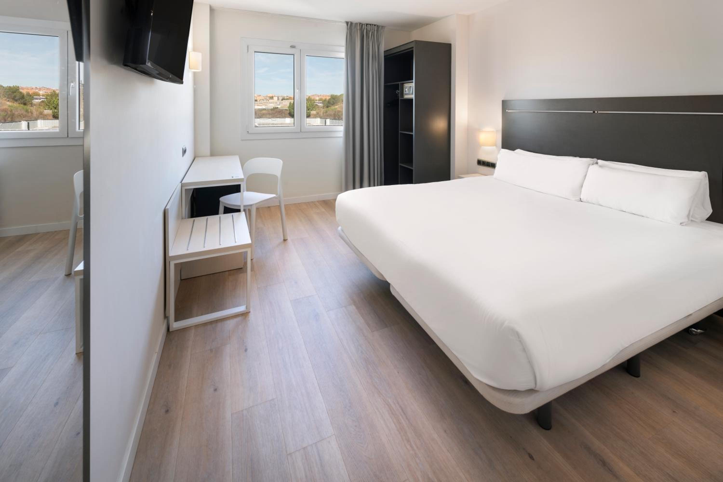 Double Room thumbnail 5