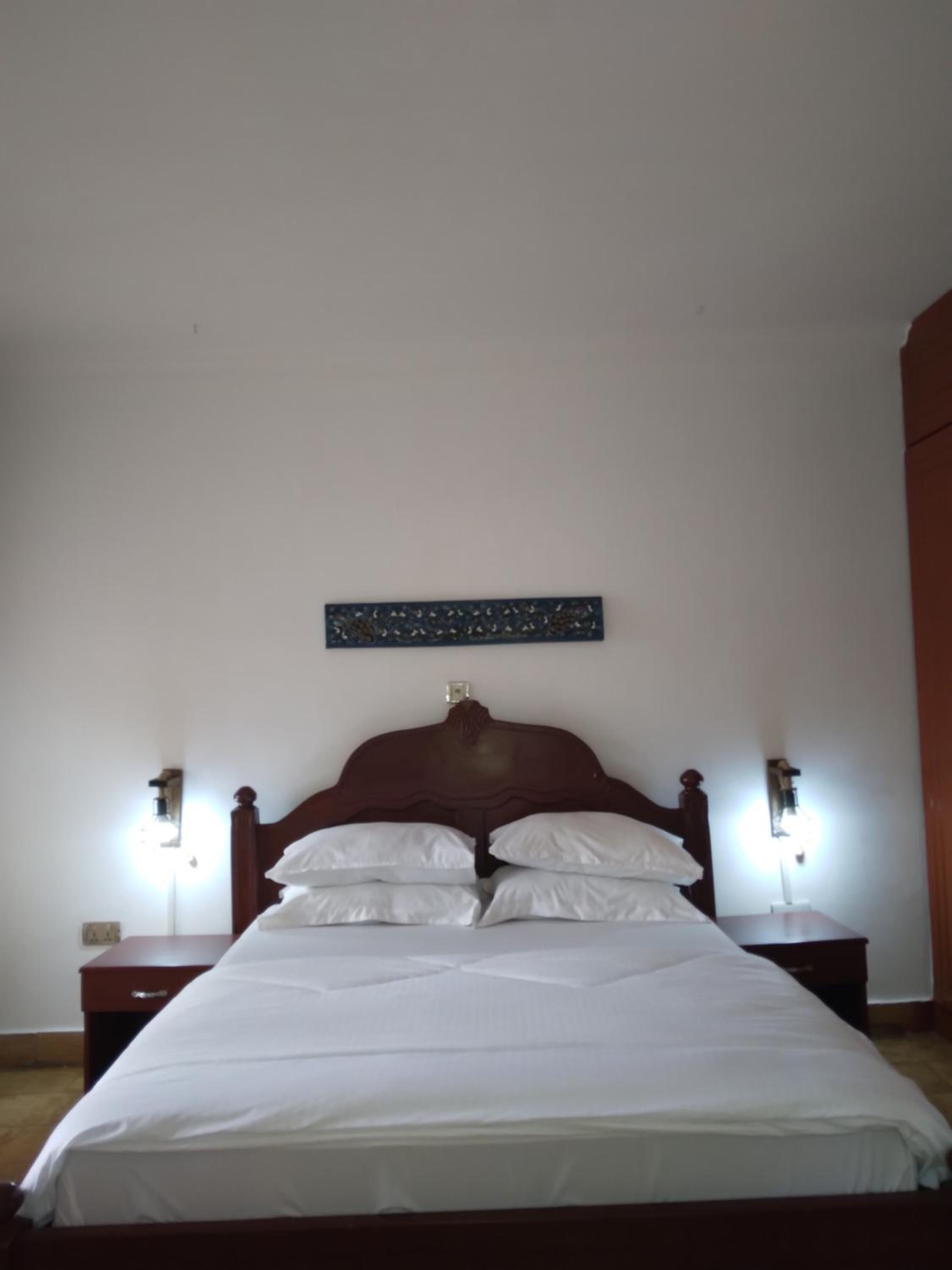 Budget Double Room - Photo 8