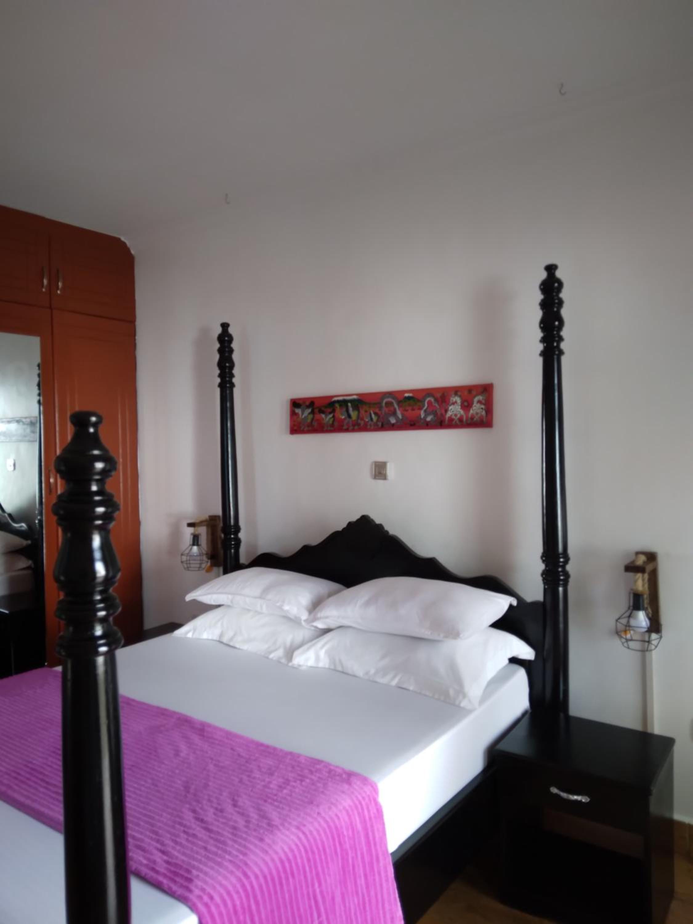 Budget Double Room - Photo 9