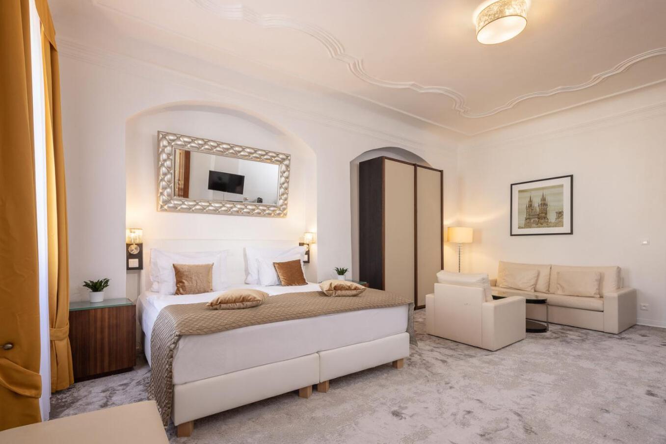 Executive Suite - Photo 1