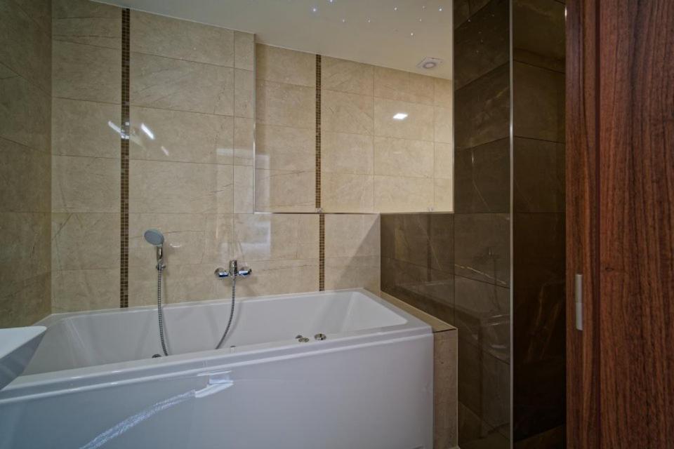 Deluxe Double Room - Photo 5
