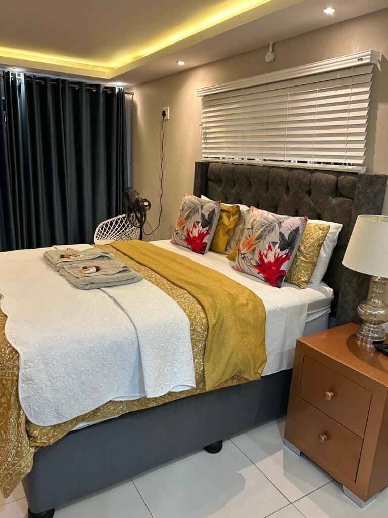 Deluxe Queen Suite photo 1