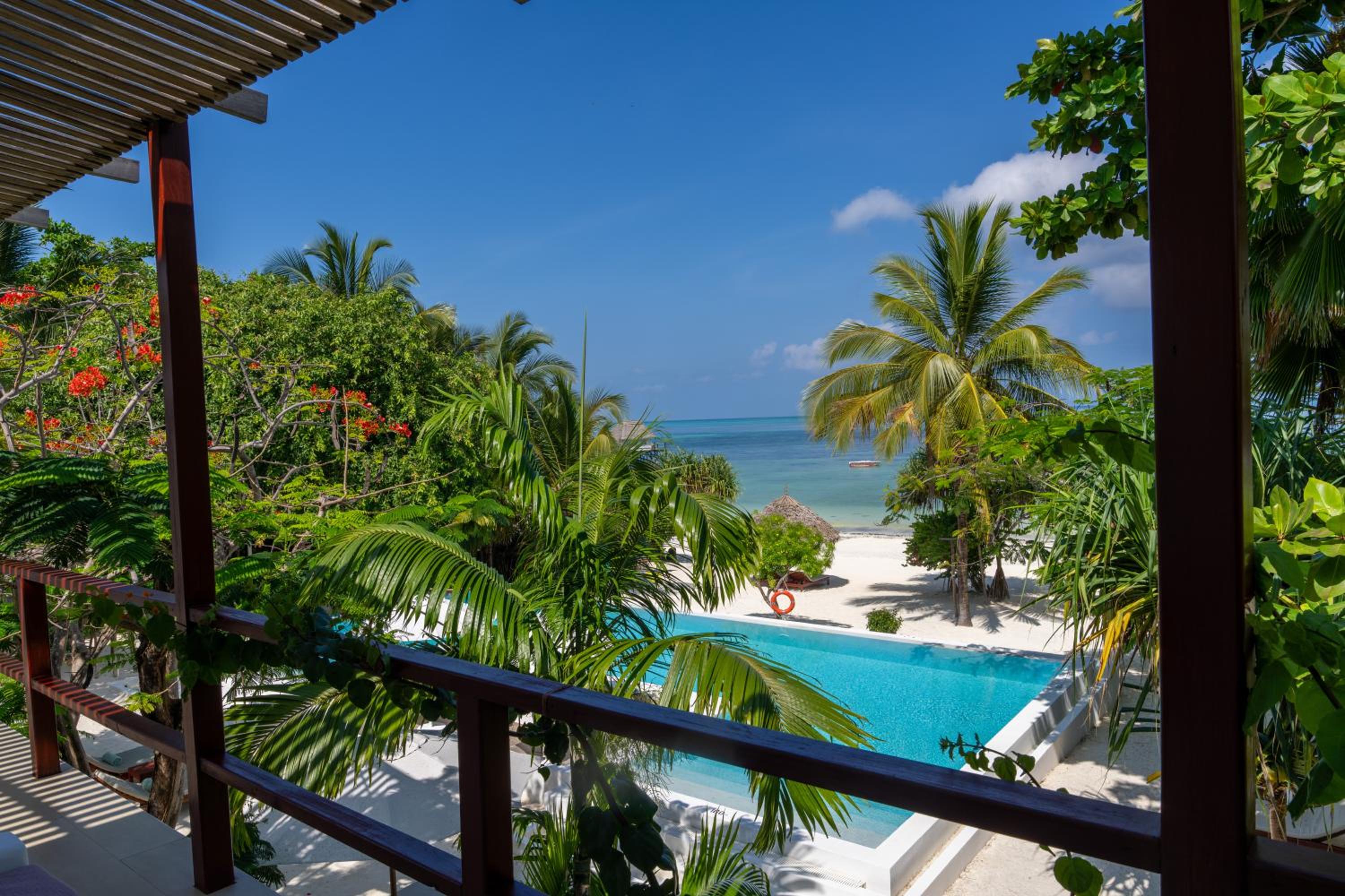 Loft Beach Front with Balcony - Photo 20