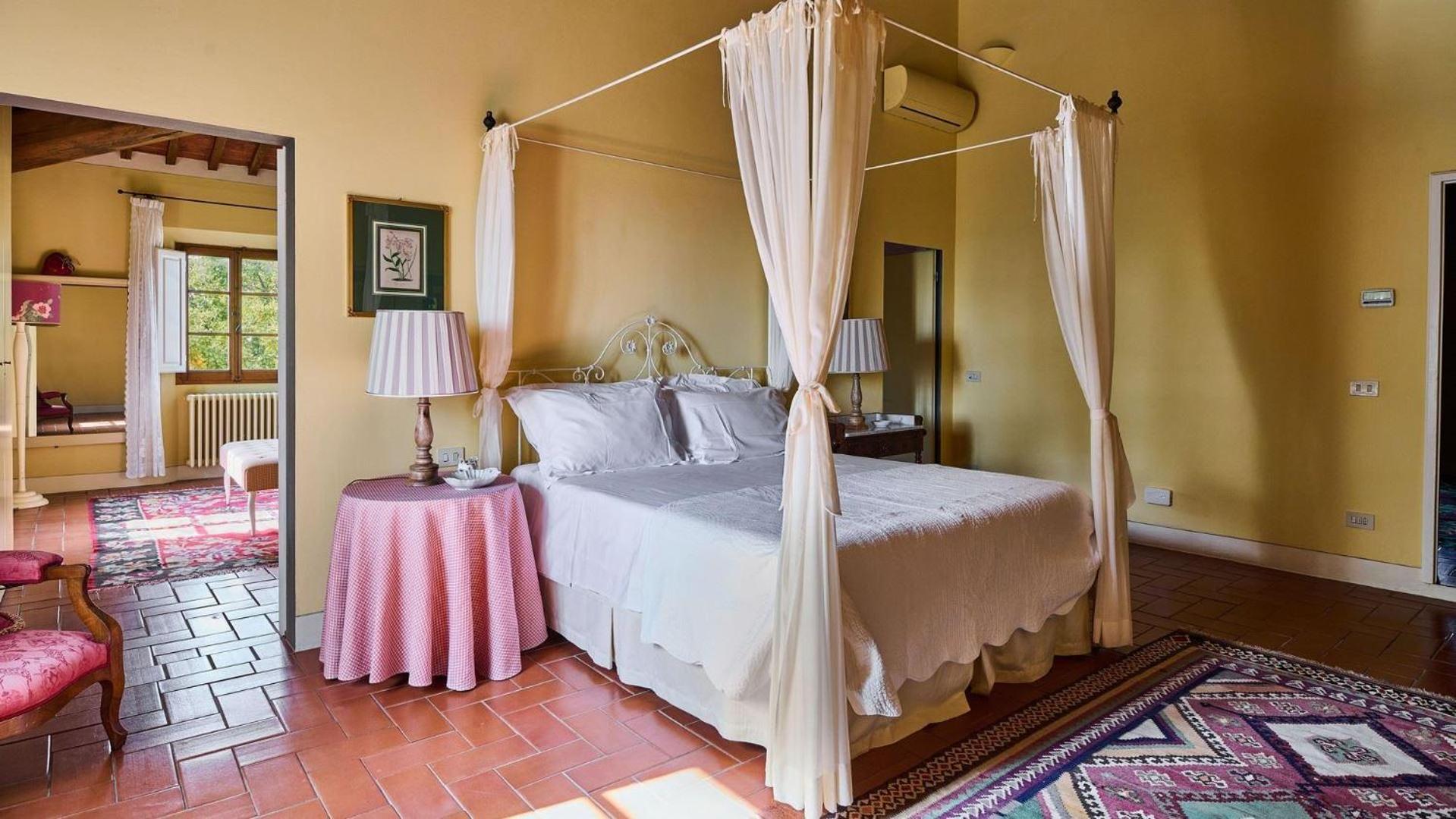 Six-Bedroom Villa  photo 2