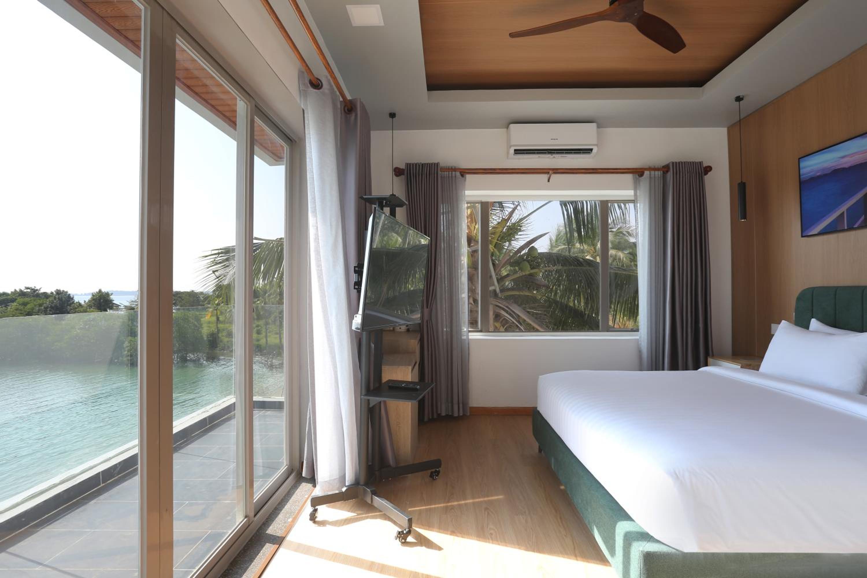 Premier Double Balcony Sea View - Photo 2