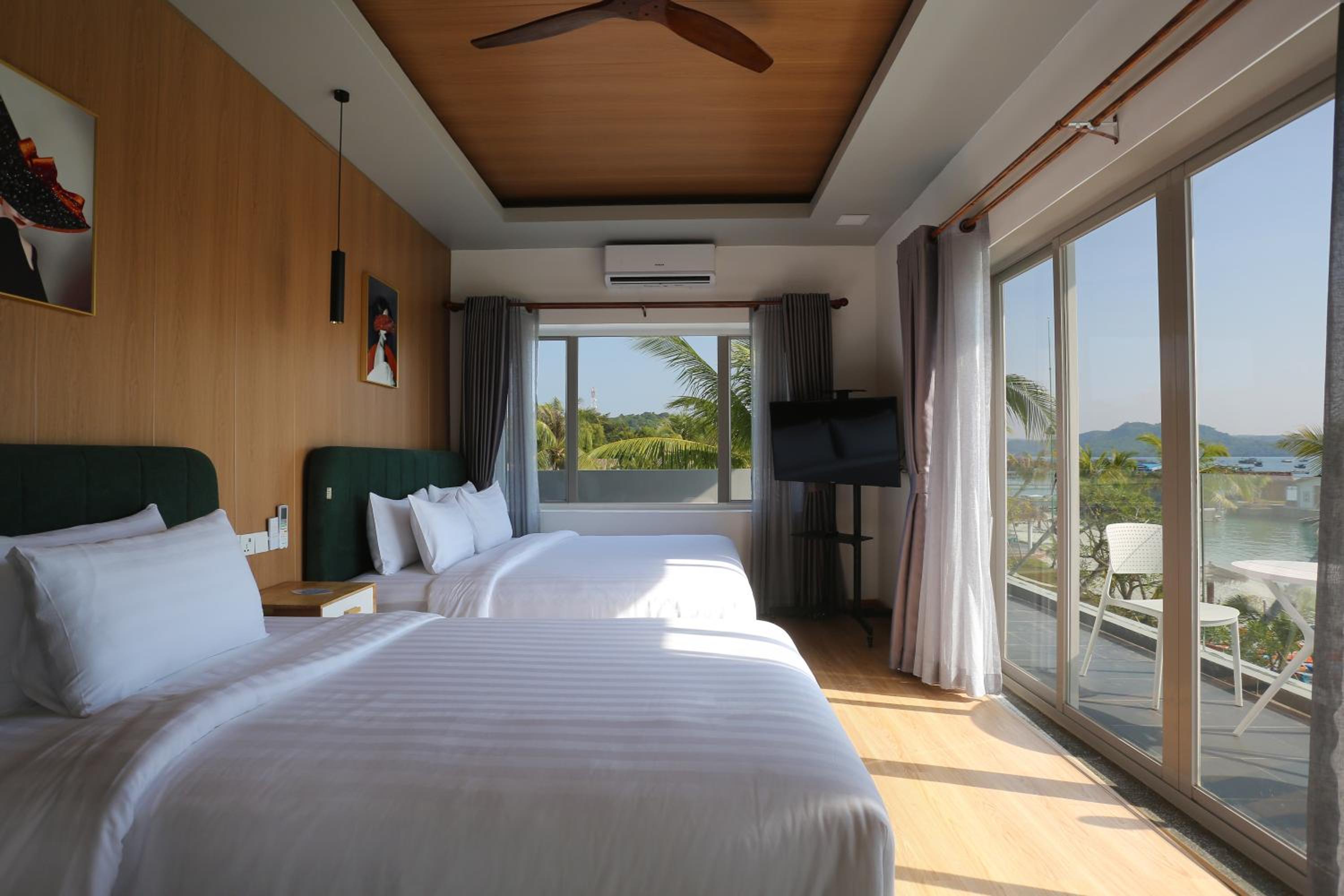 Premier Triple Balcony Sea View - Photo 2
