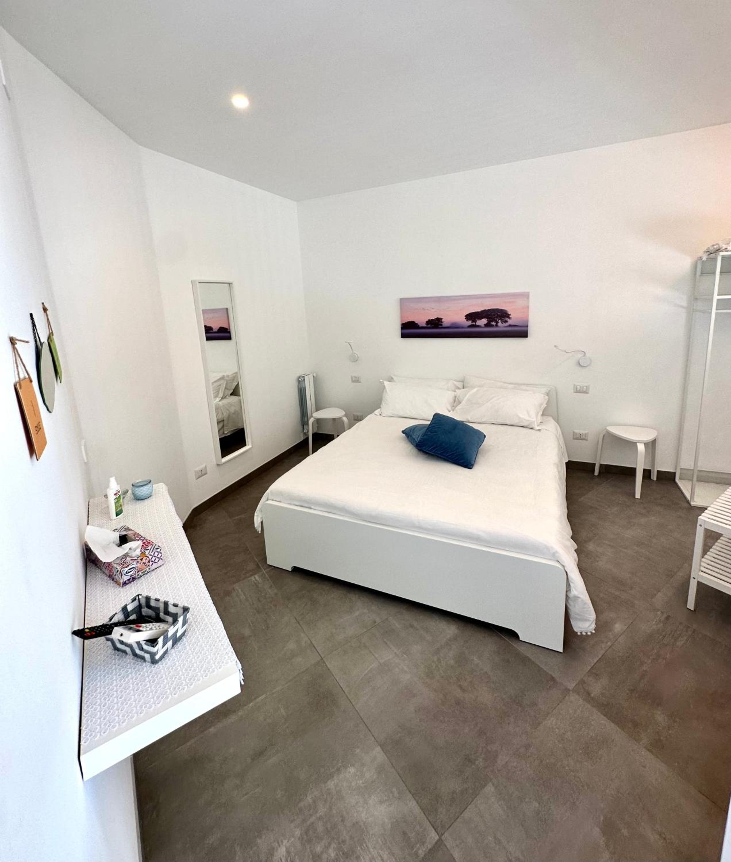 One-Bedroom Apartment photo 2