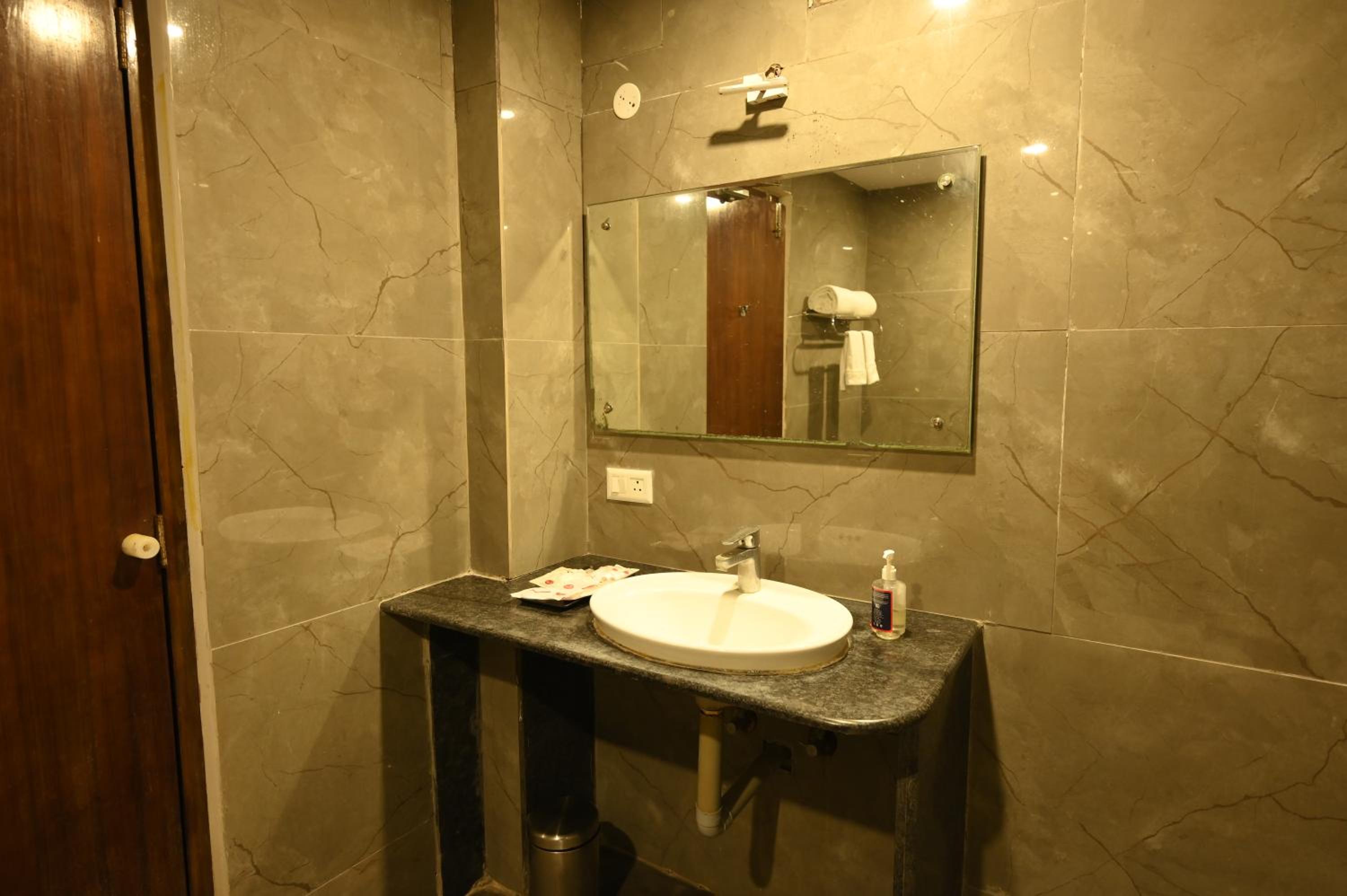 Deluxe Double Room photo 2