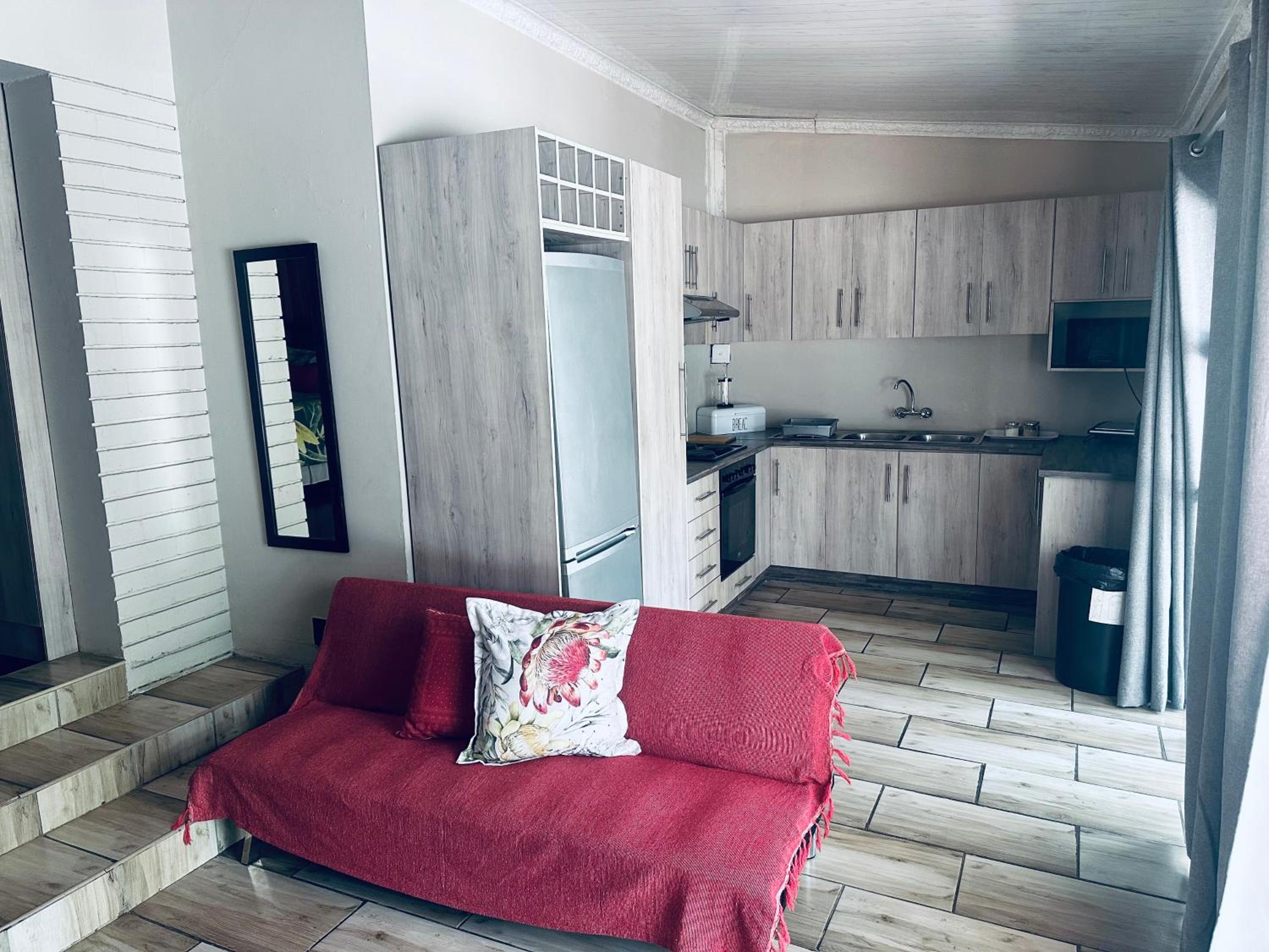 One-Bedroom Apartment - Photo 4