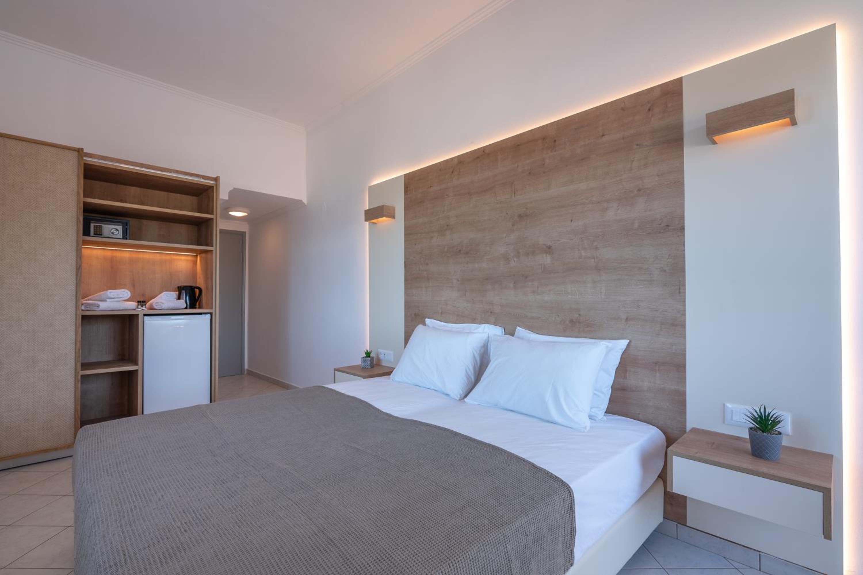 Double Room with Sea View - Photo 2