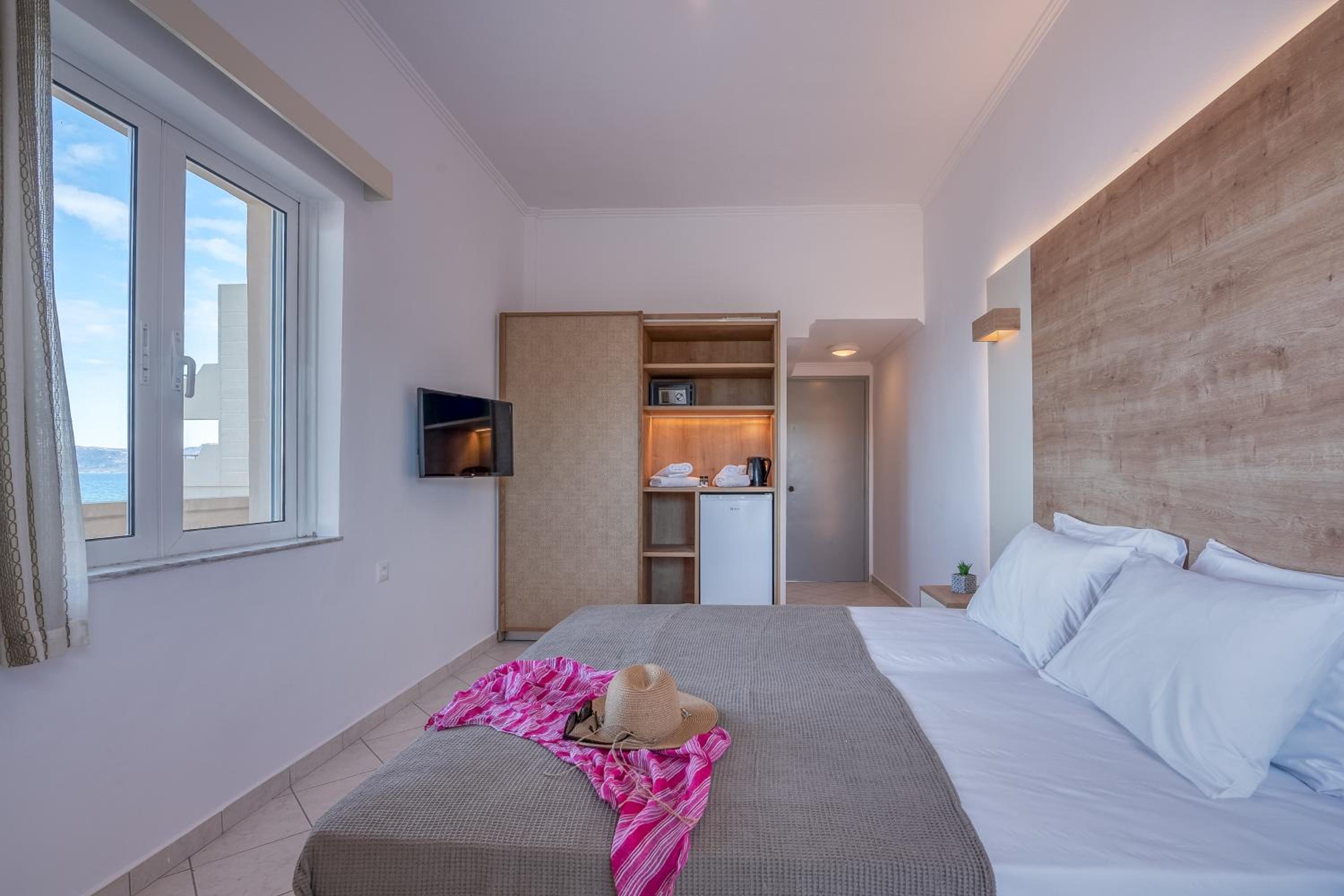 Double Room with Sea View - Photo 6