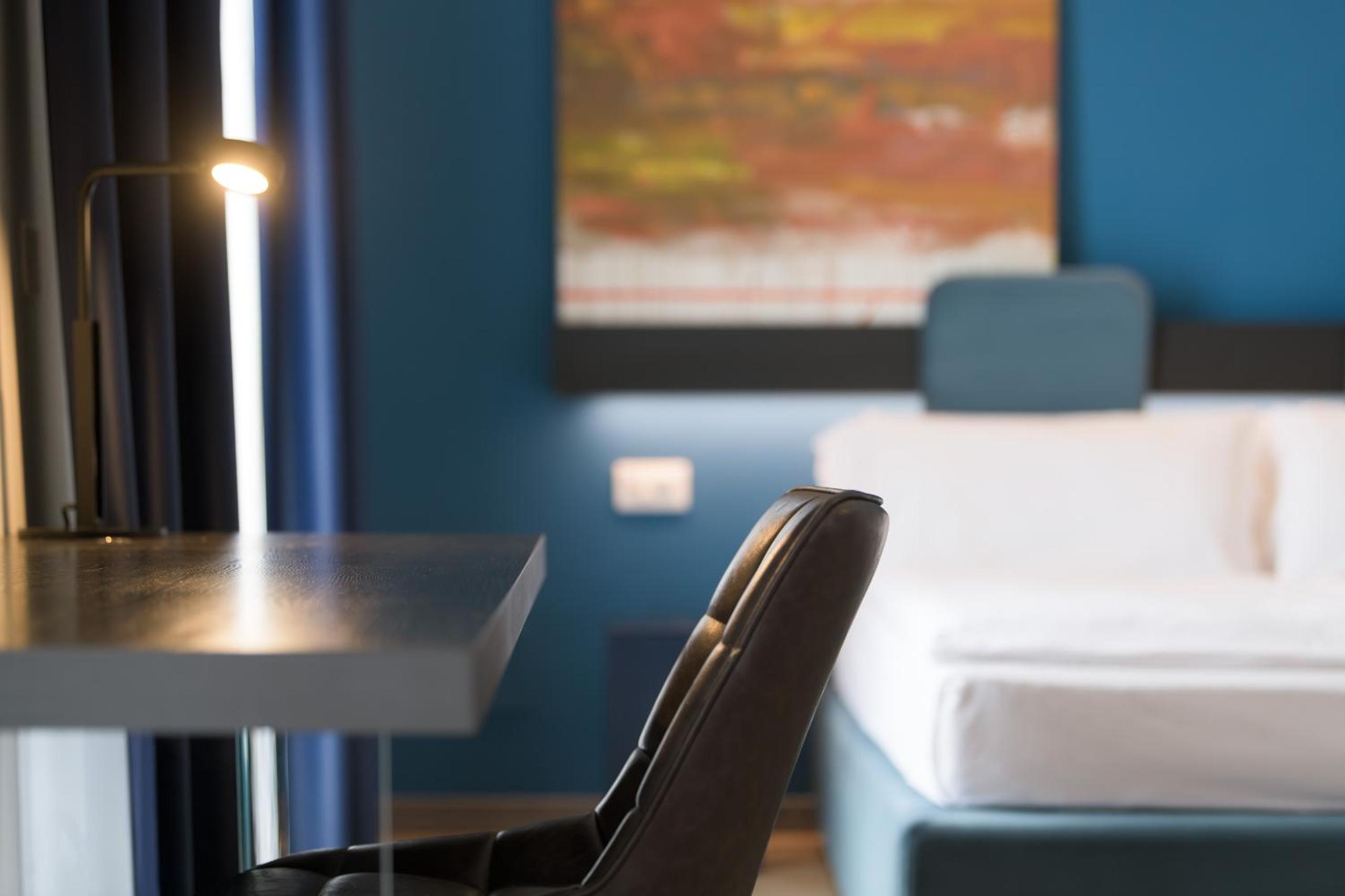 Deluxe Double or Twin Room with Lake View - Photo 3