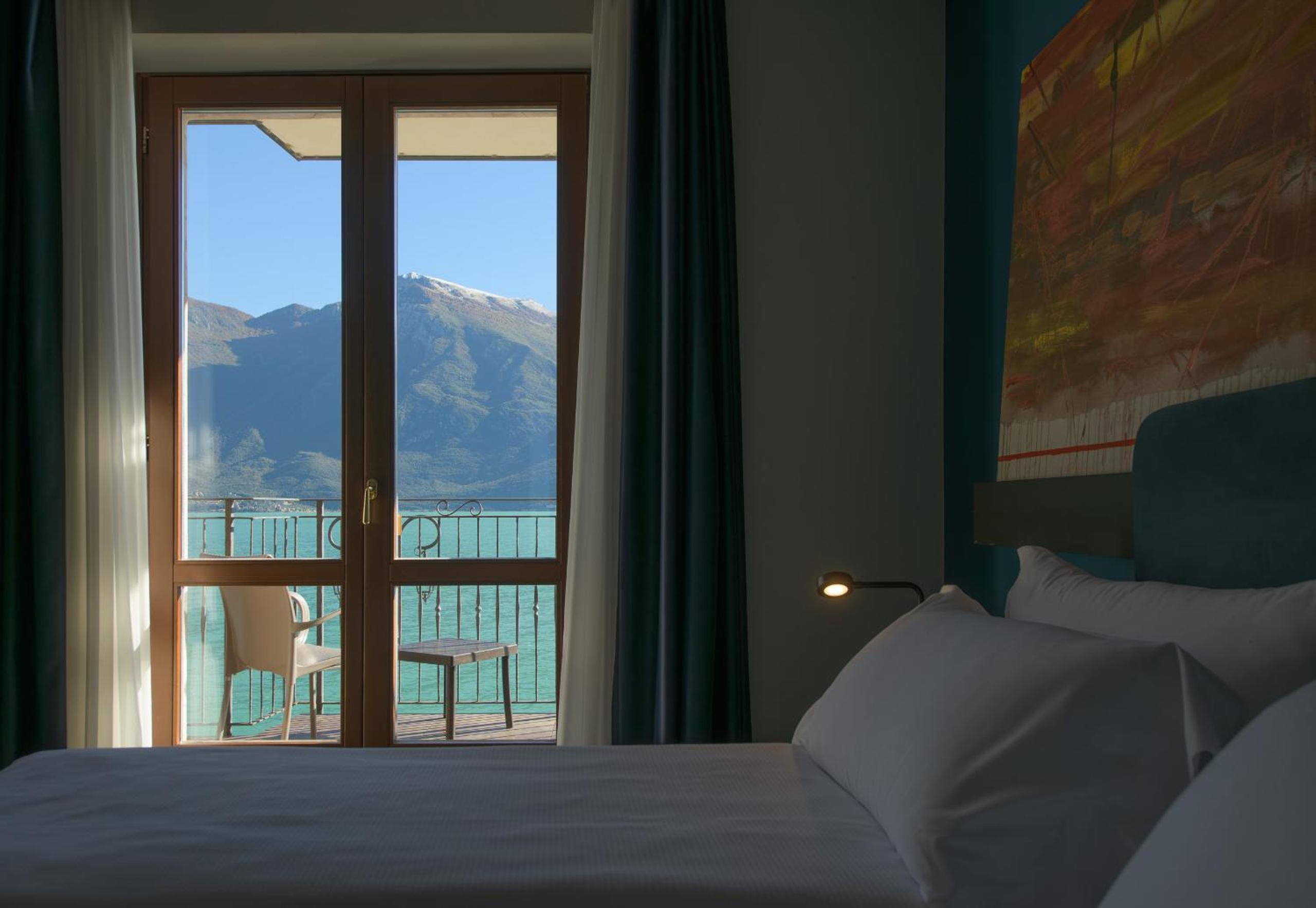 Deluxe Double or Twin Room with Lake View - Photo 6