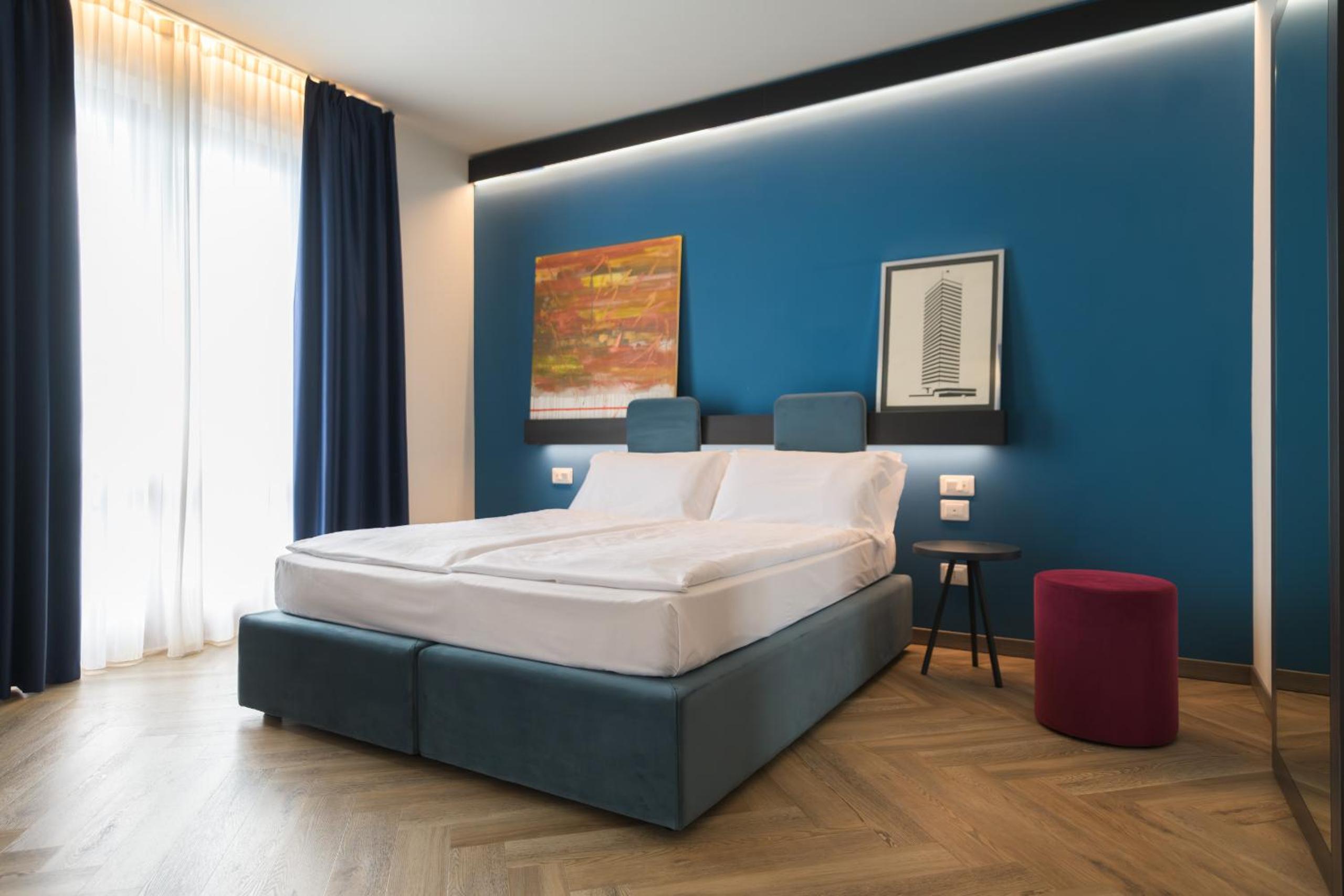 Deluxe Double or Twin Room with Lake View - Photo 1