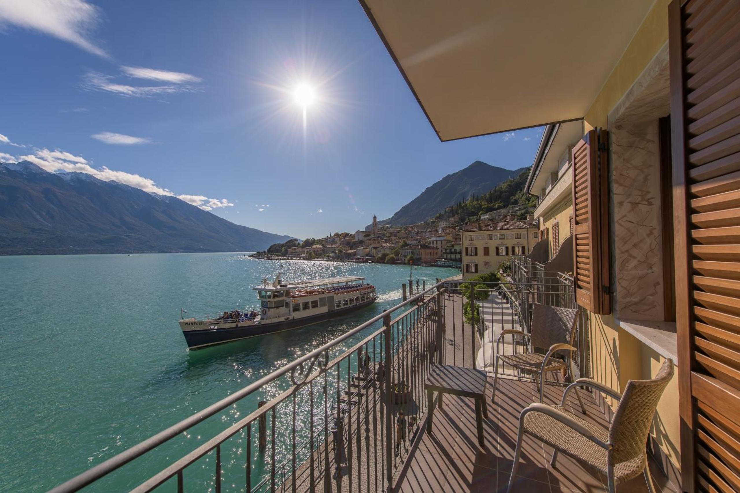Deluxe Double or Twin Room with Lake View - Photo 4