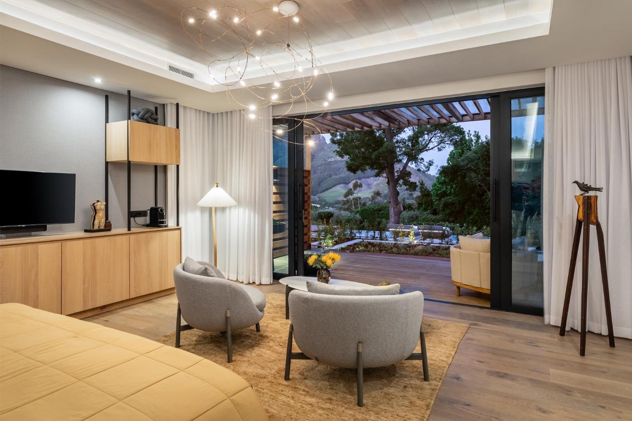 Pool Suite photo 3
