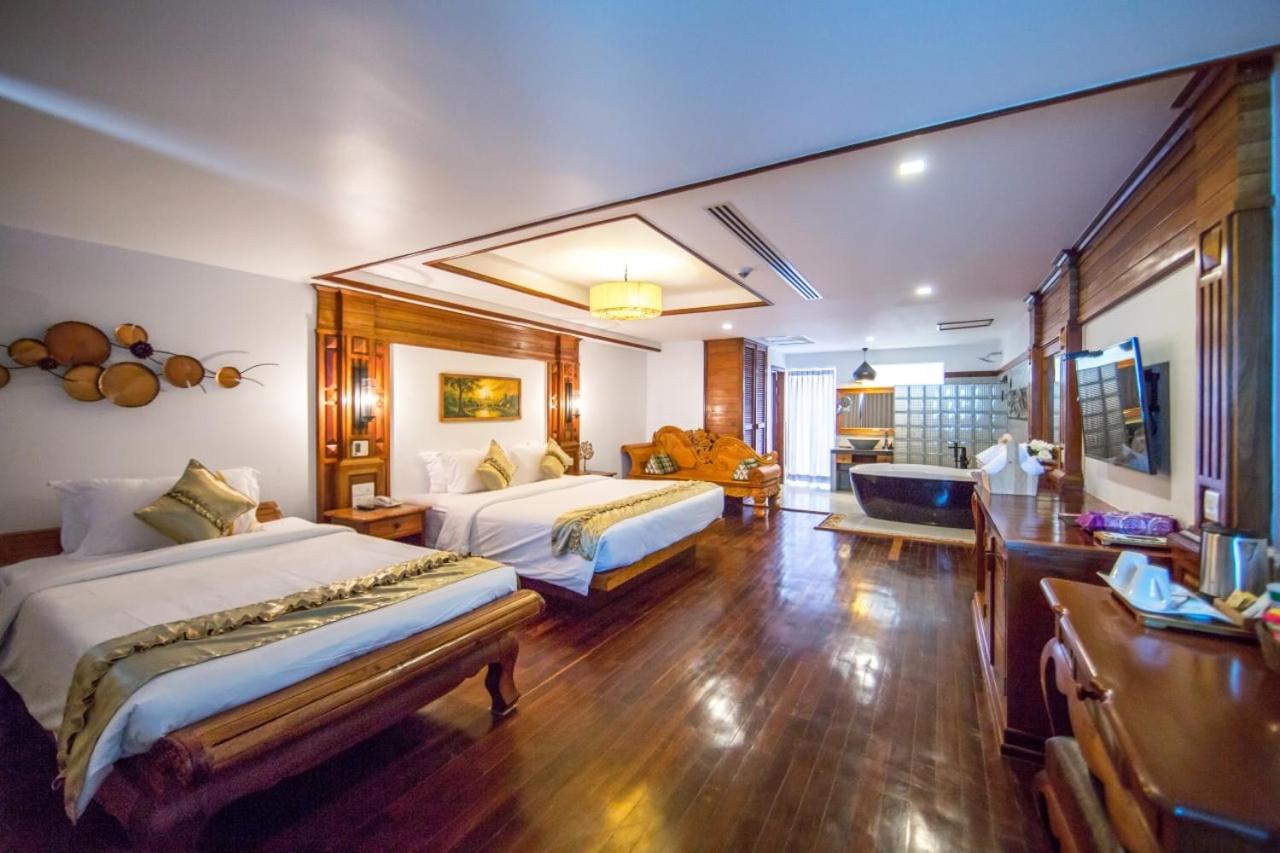 Family Suite with Balcony City View photo 1