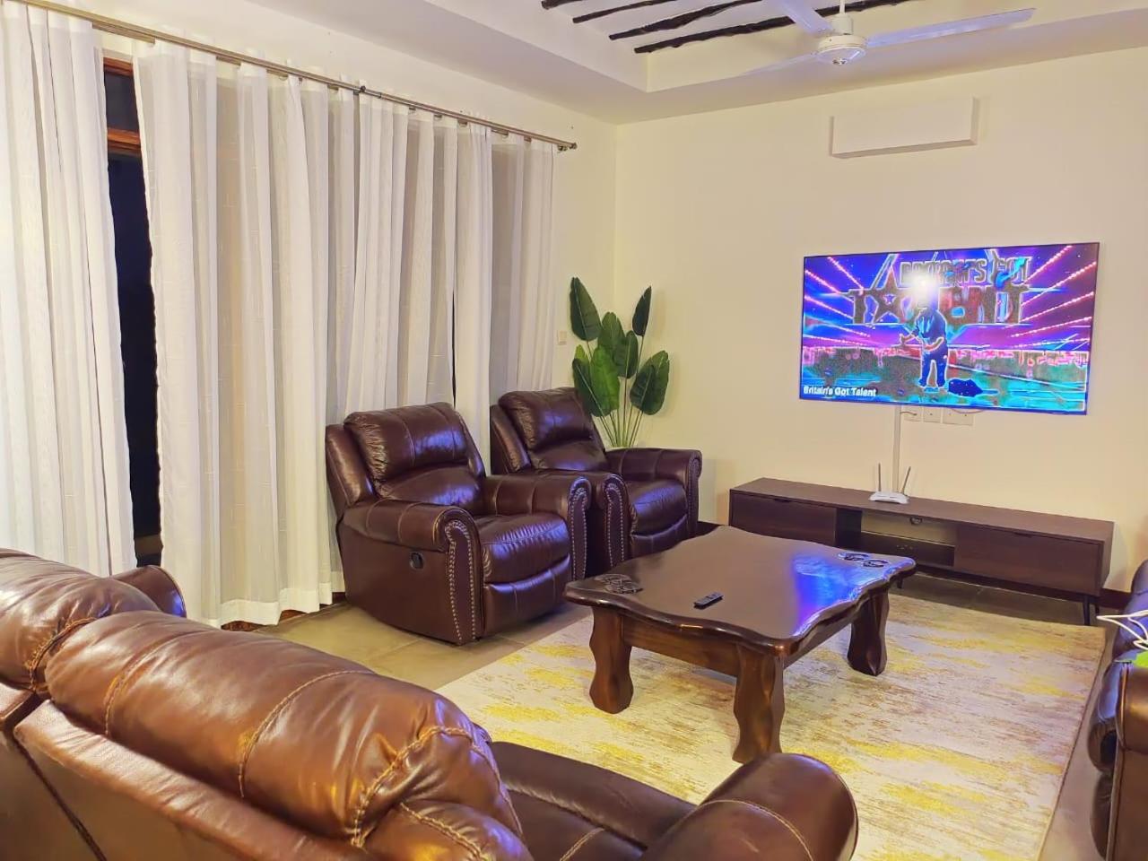 Three-Bedroom House photo 1