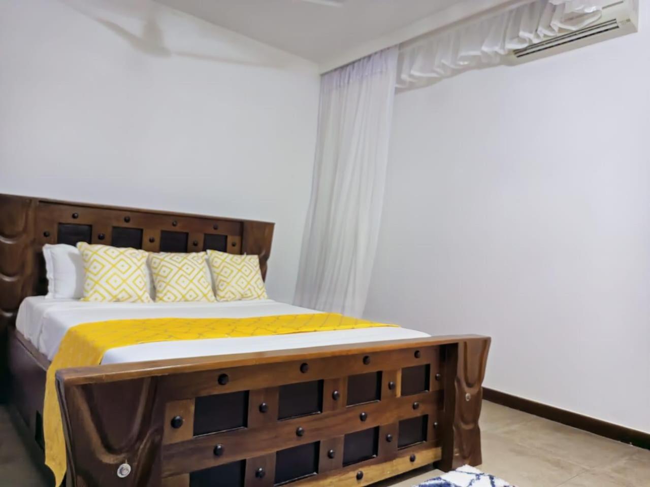Three-Bedroom House photo 3