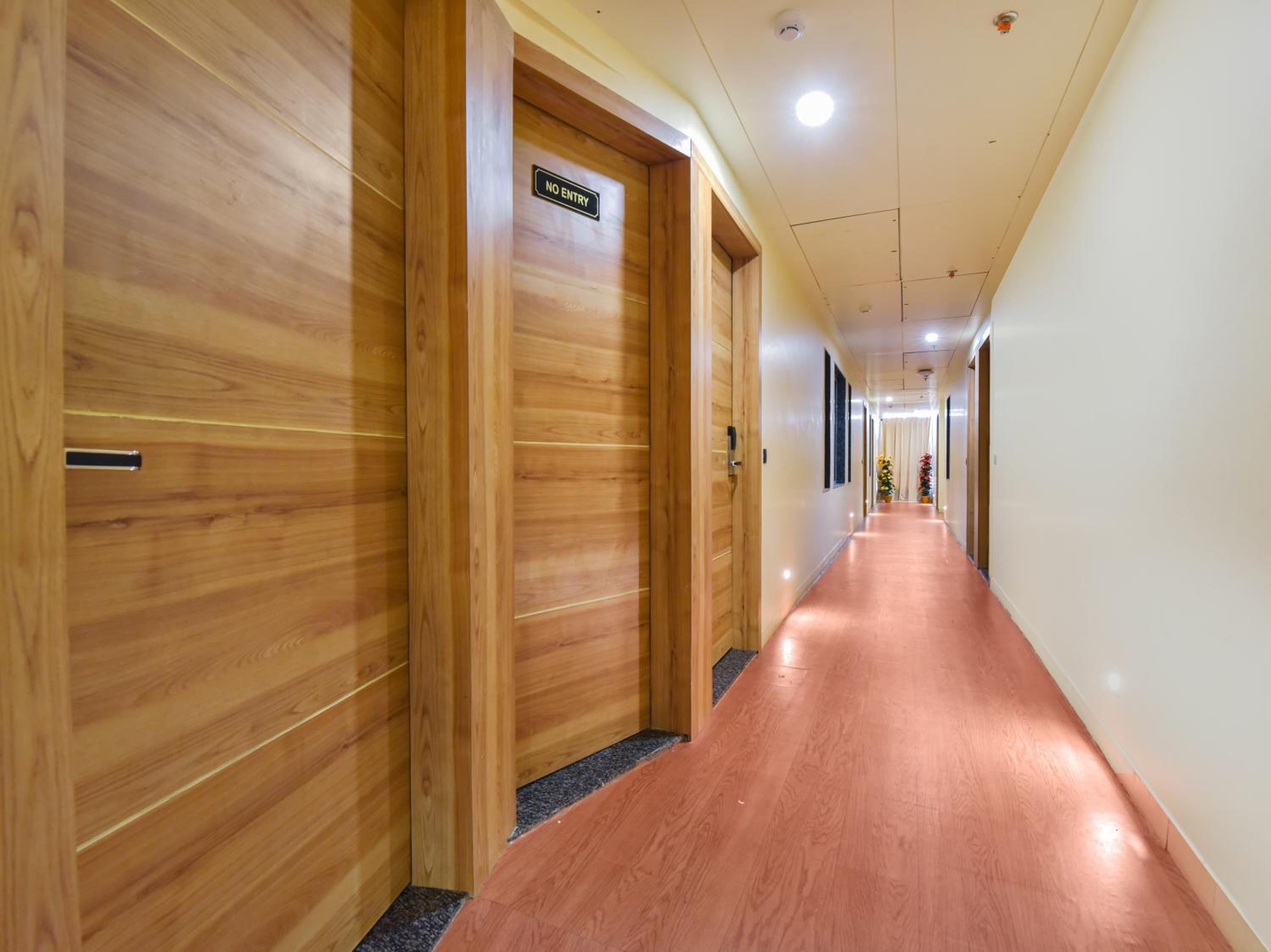 Deluxe Room - Photo 19