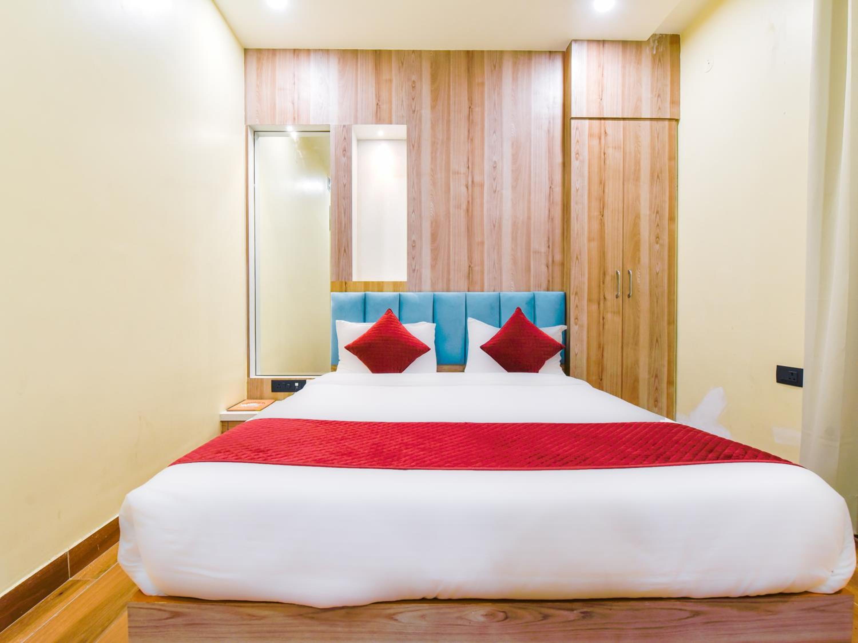 Deluxe Room - Photo 14