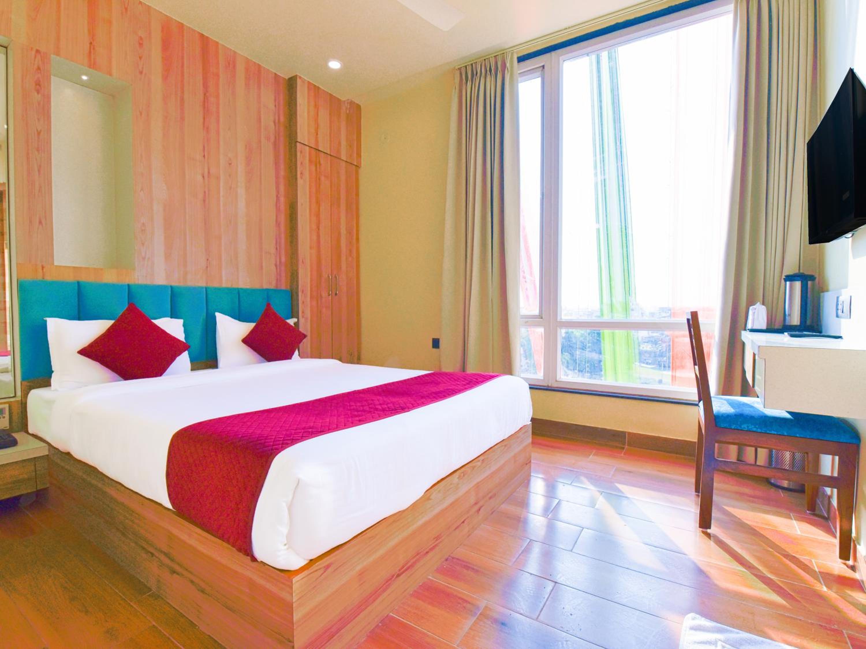 Deluxe Room - Photo 20