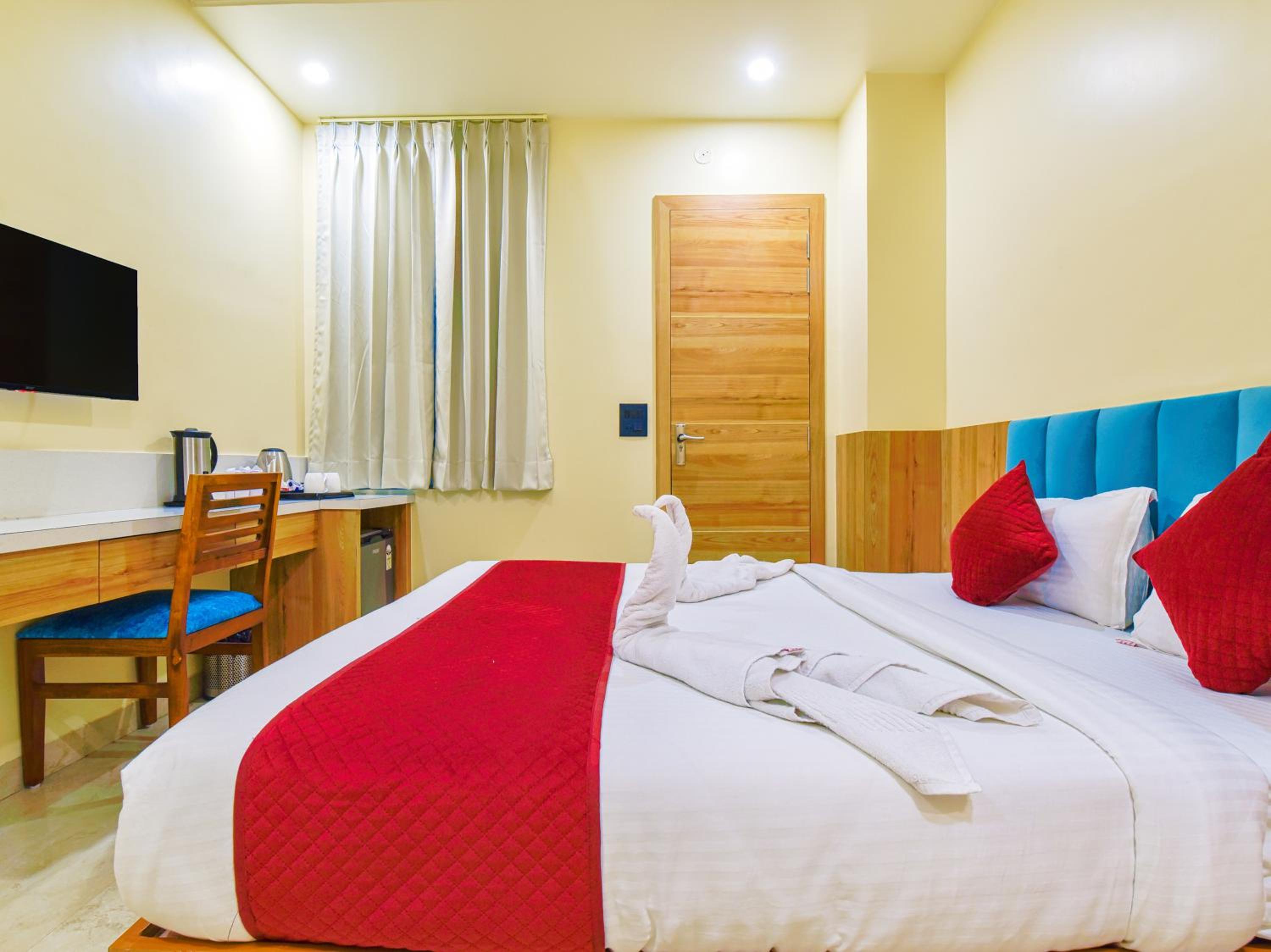 Deluxe Room - Photo 8