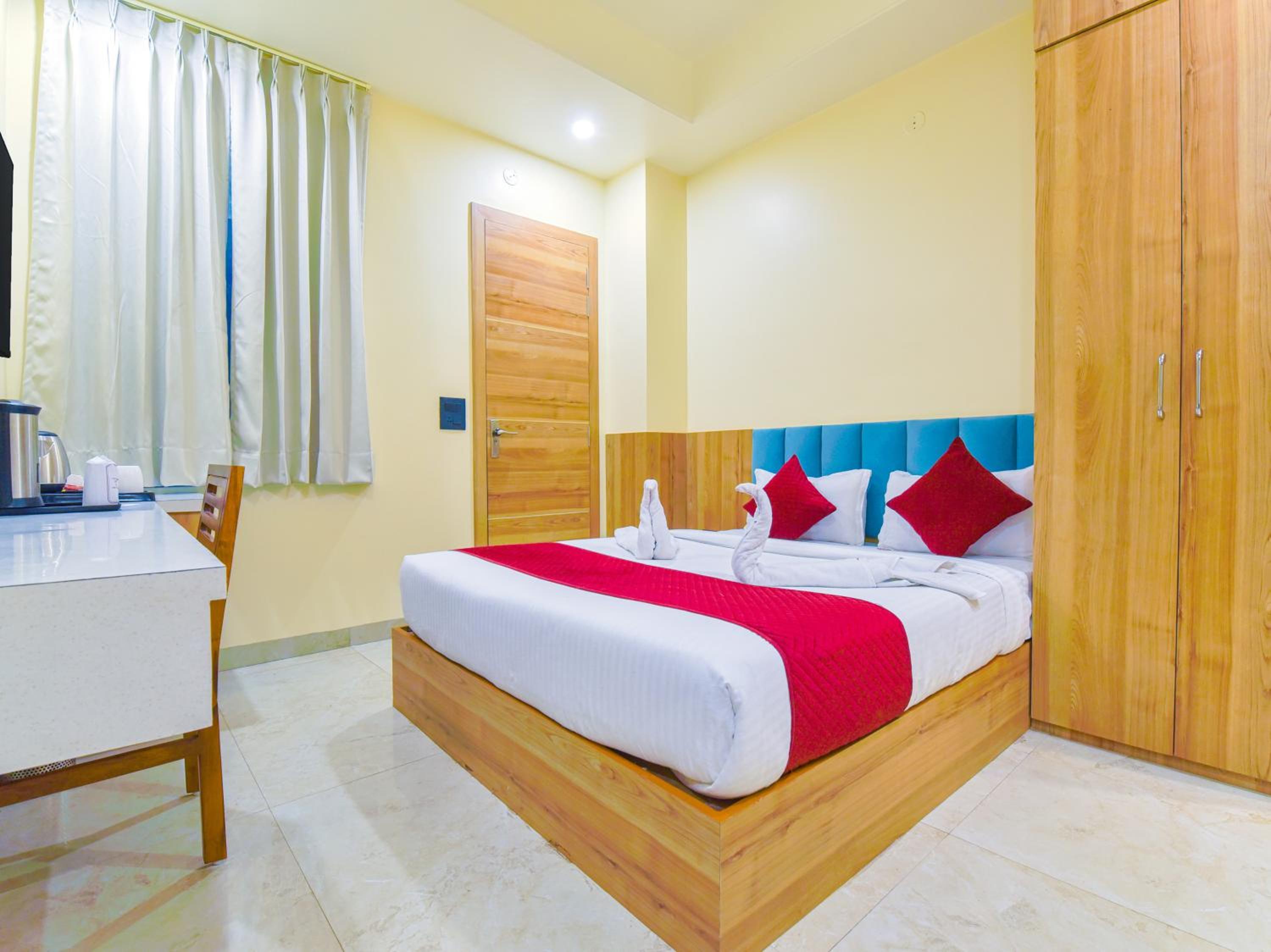 Deluxe Room - Photo 10