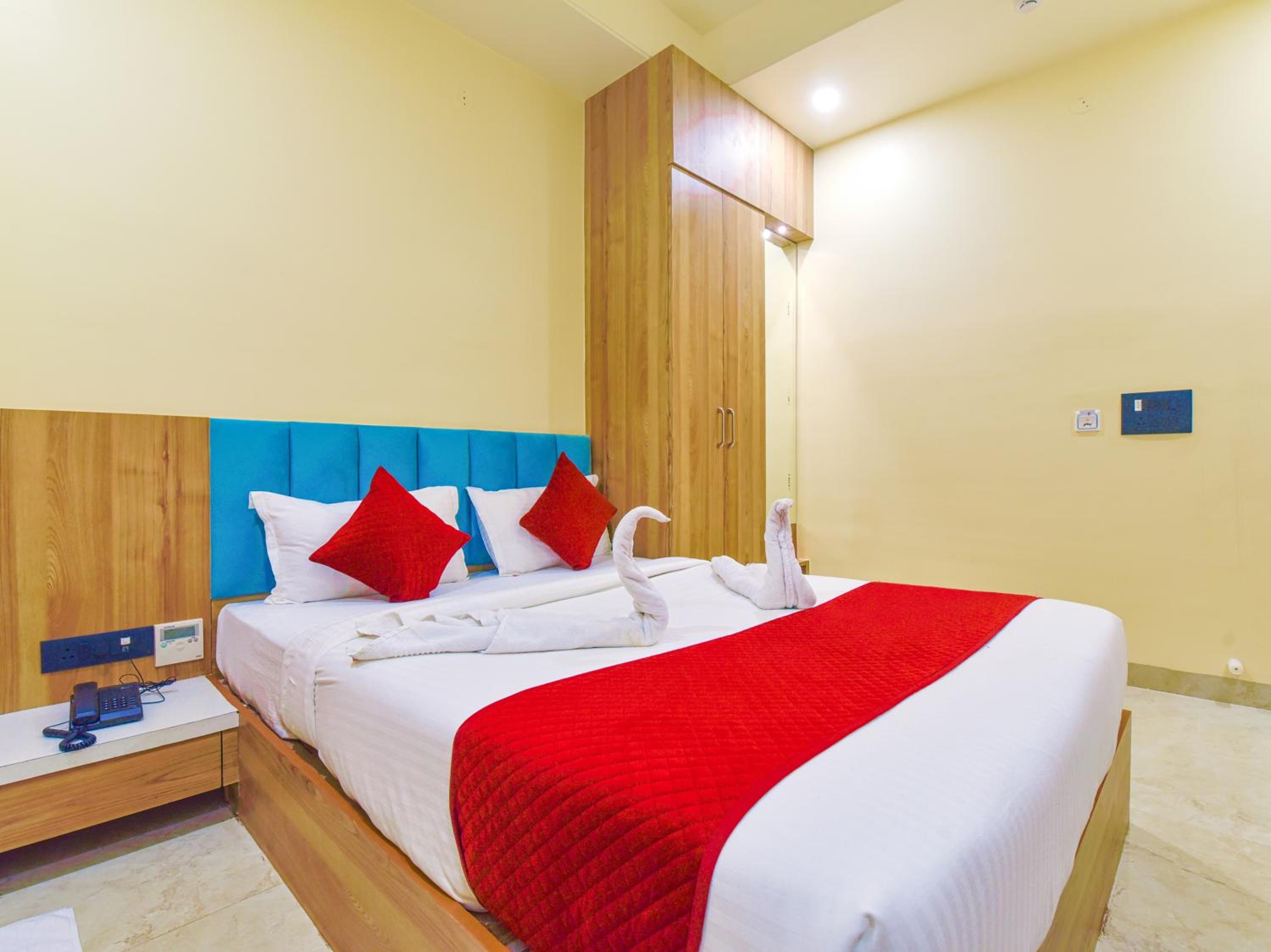 Deluxe Room - Photo 9