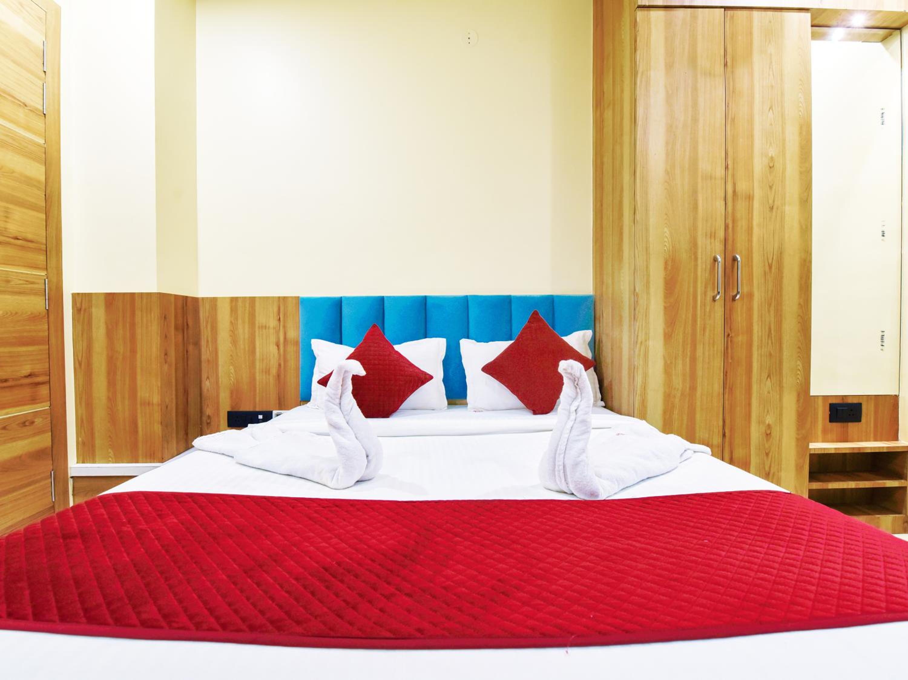 Deluxe Room - Photo 11