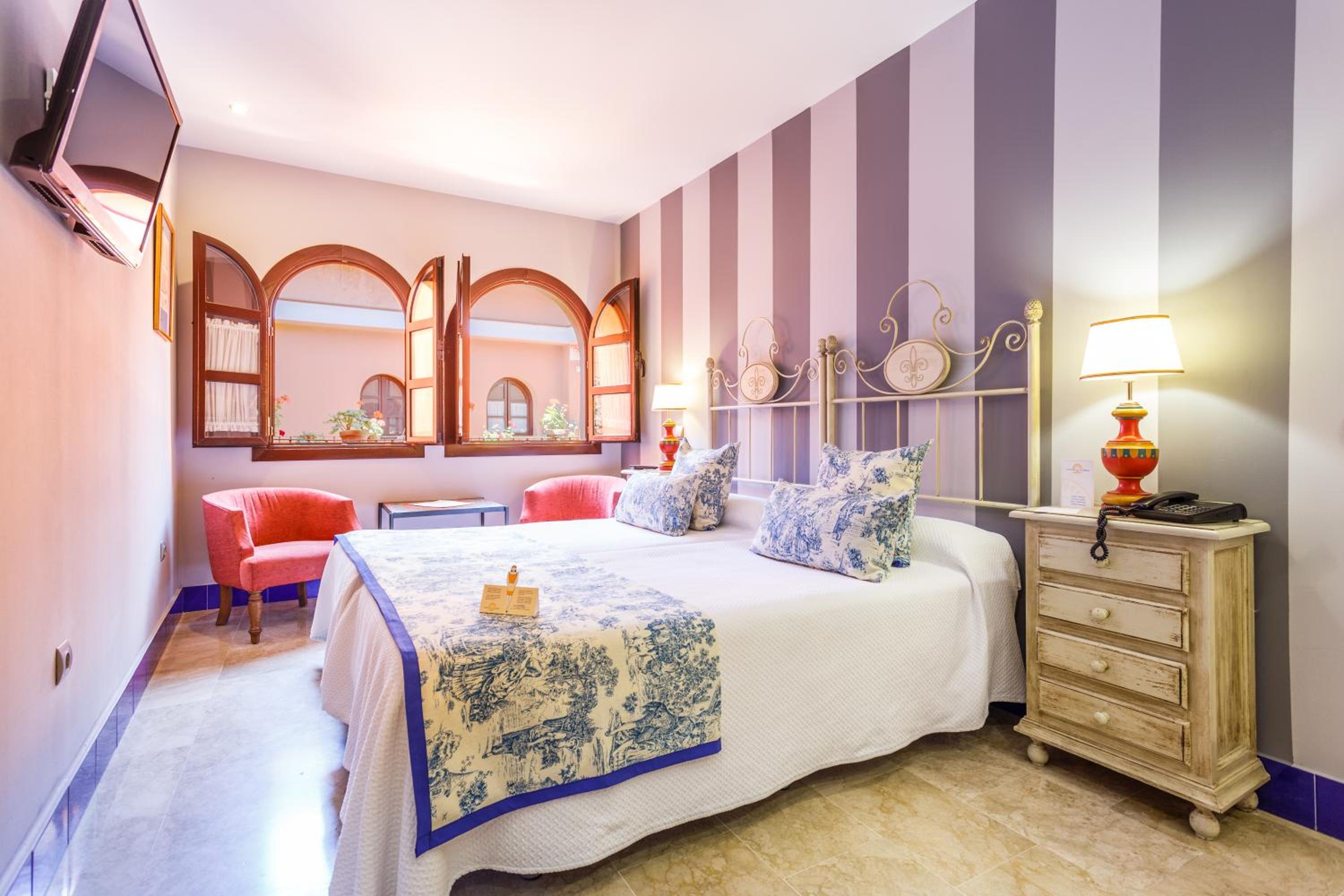 Double or Twin Room - Photo 13