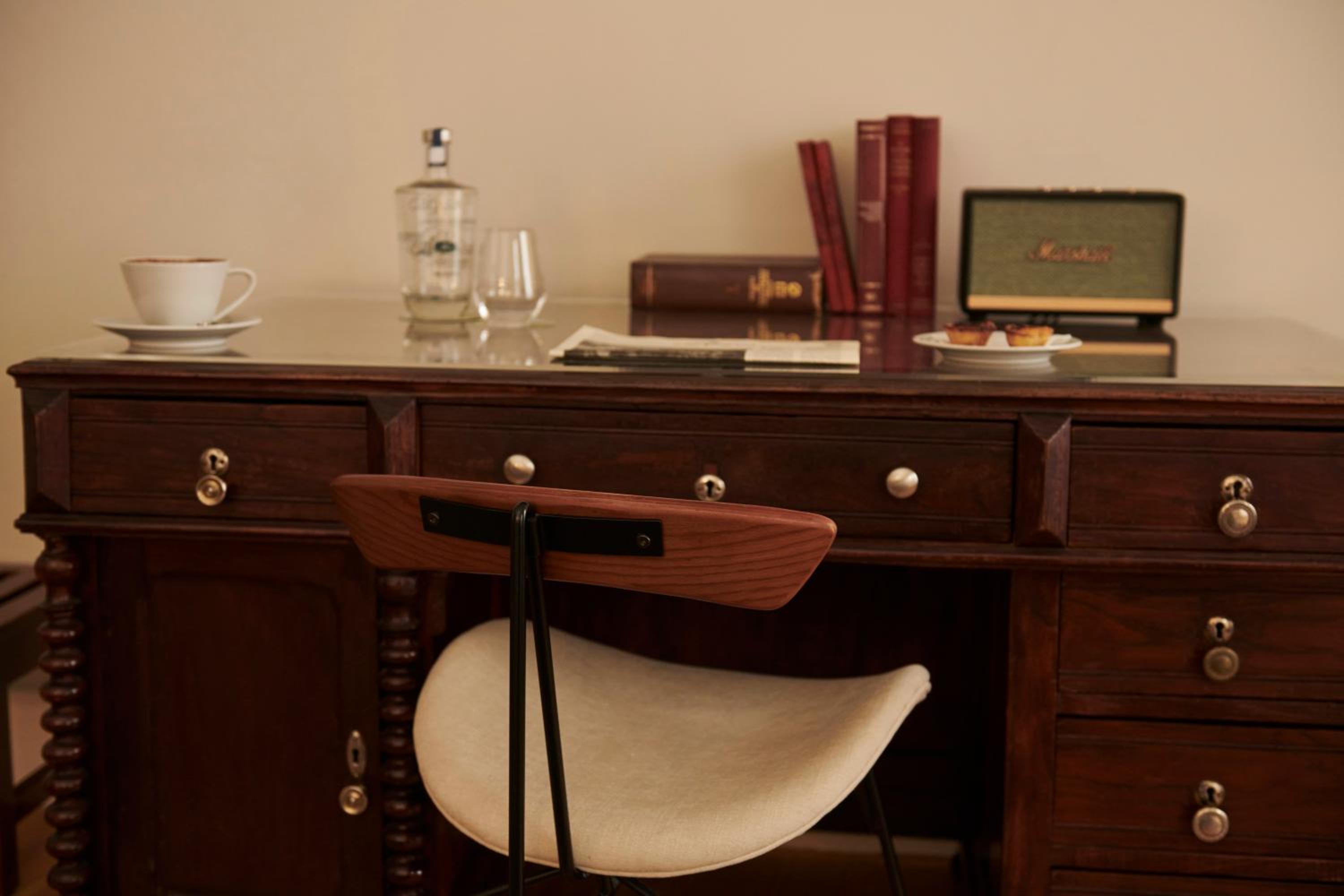 Deluxe King Room - Photo 12