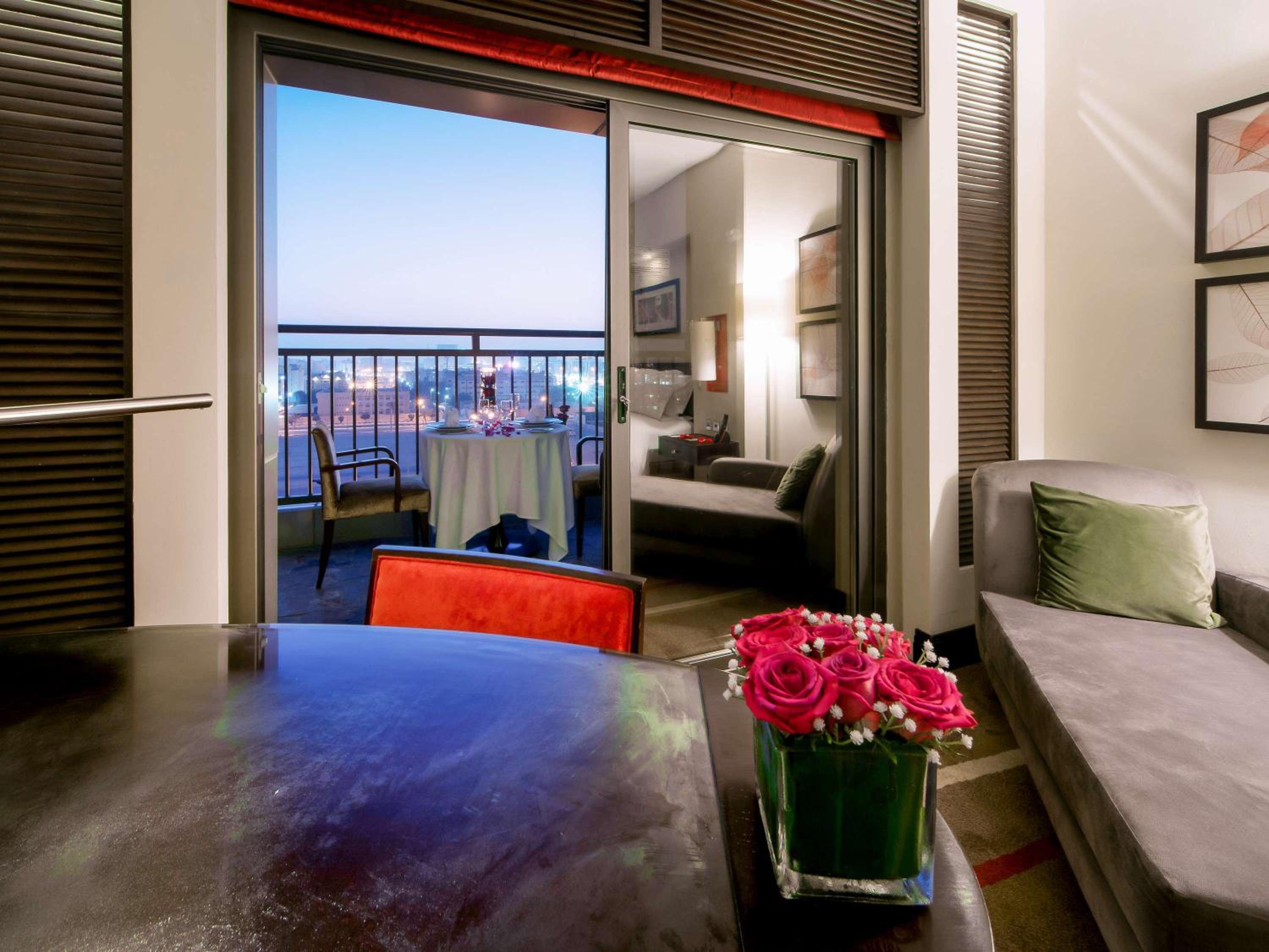 Family Suite Club Access with Balcony and City View - Photo 1