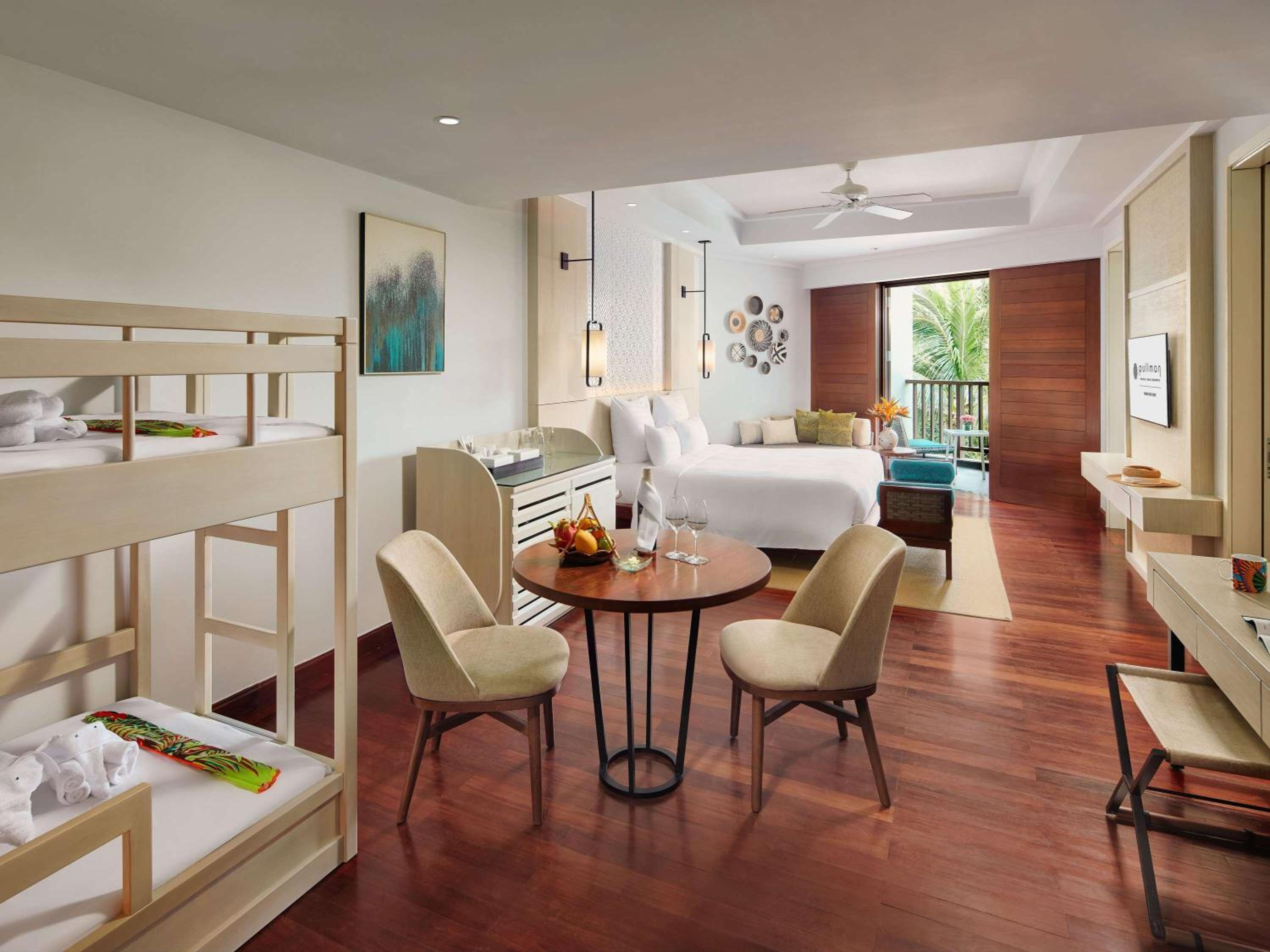 Junior Family Suite with One King Bed and One Bunk bed - Private Balcony - Photo 4