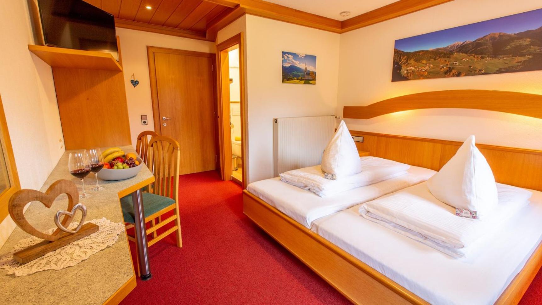 Double Room with Balcony photo 1