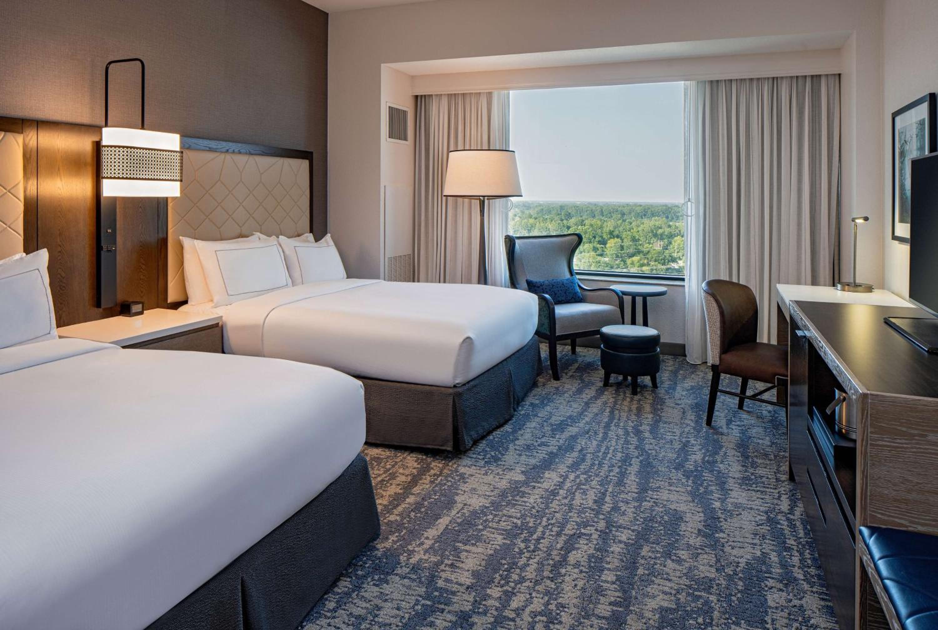 Queen Room with Two Queen Beds - Mobility and Hearing Access - Photo 5