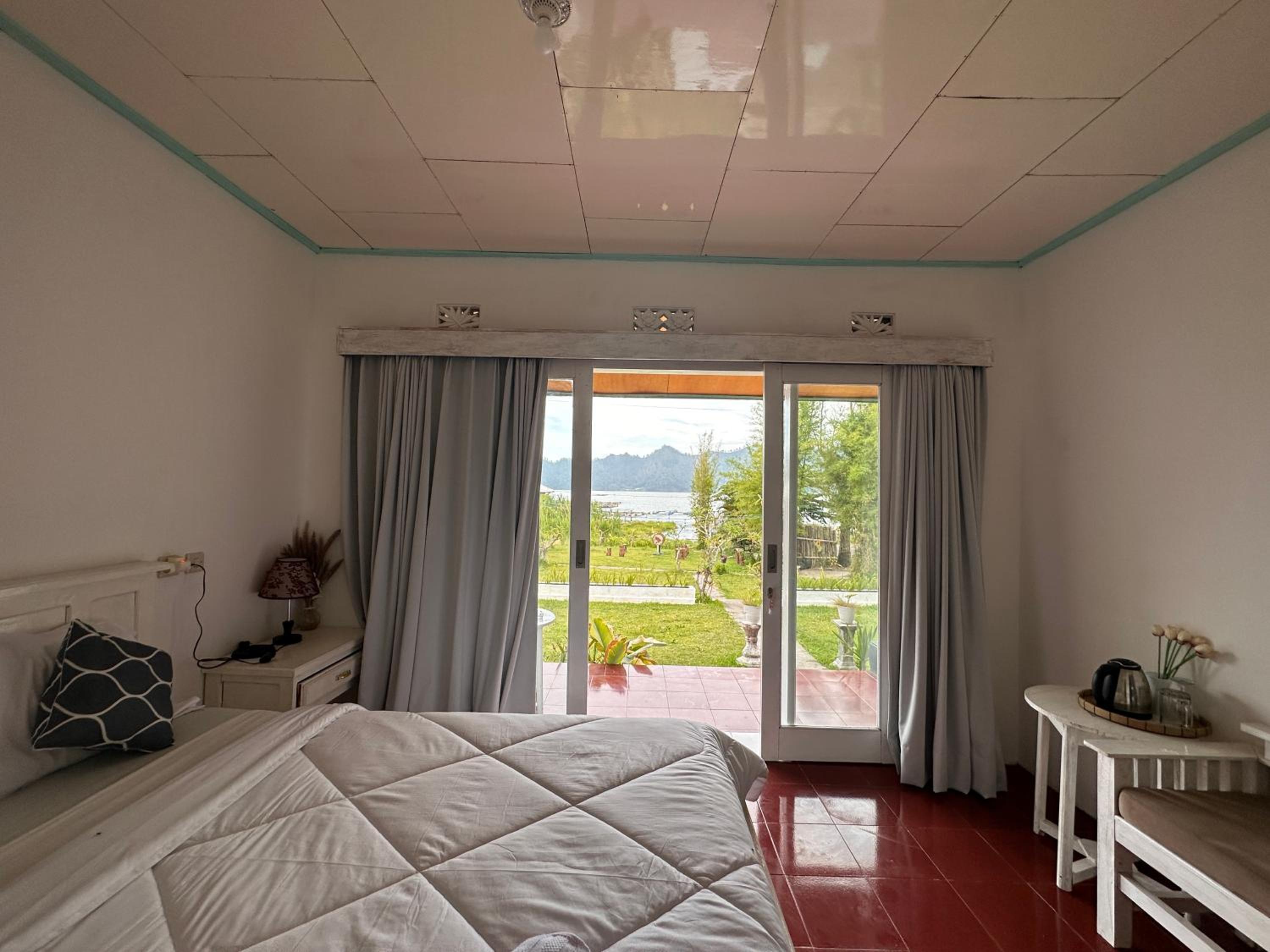 Double Room with Lake View photo 1