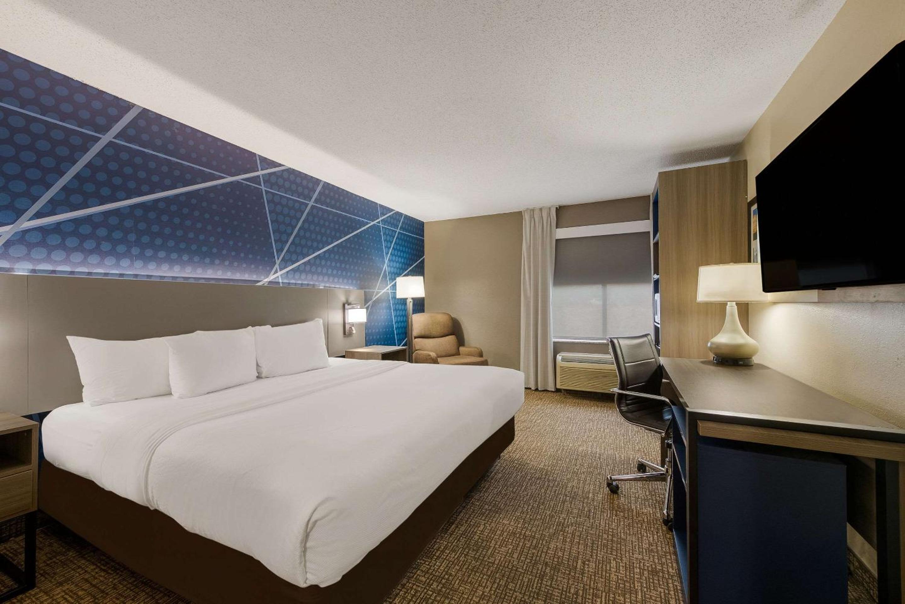 King Room - Accessible/Non-Smoking - Photo 1