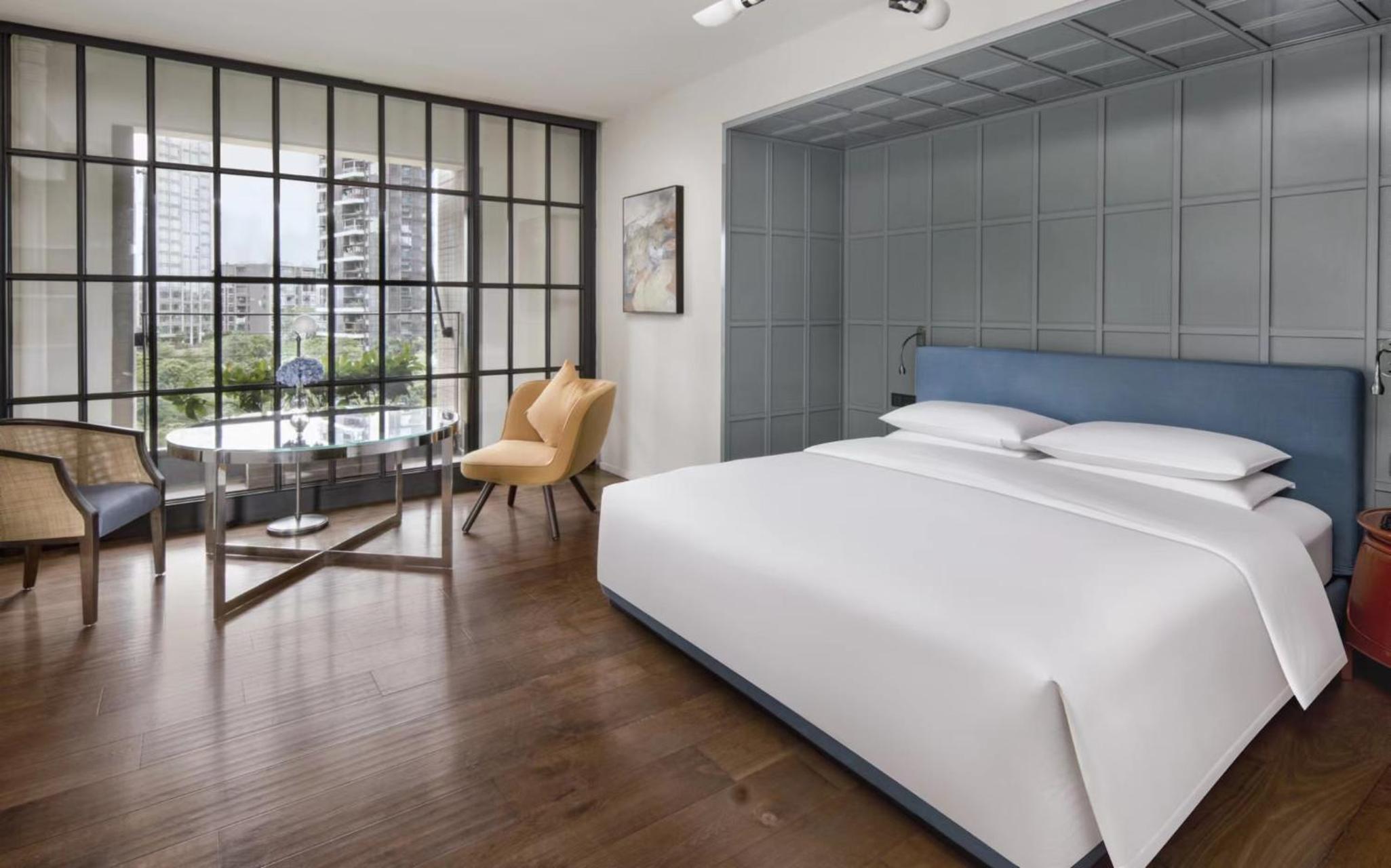 Deluxe Queen Room