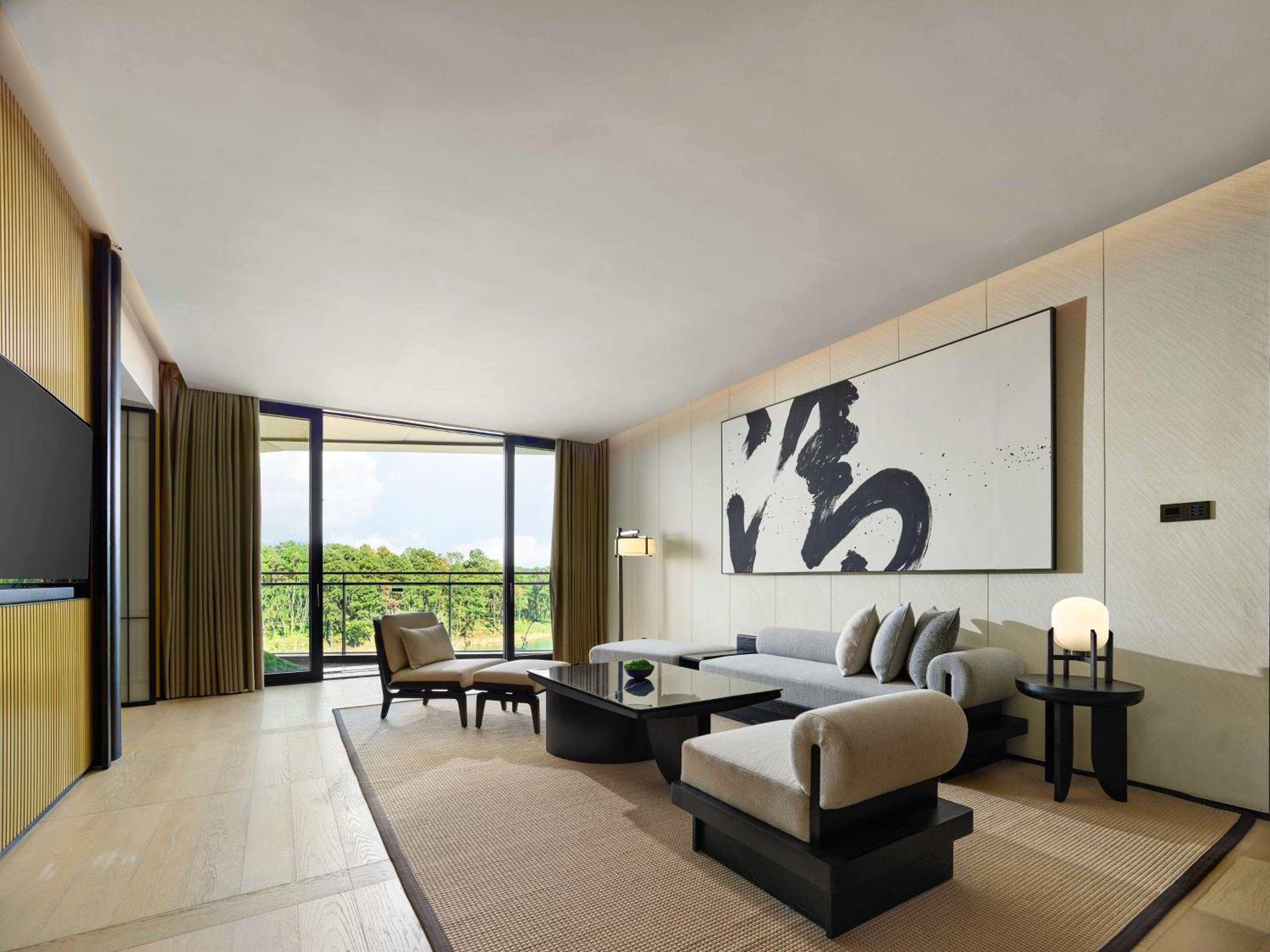 Ambassador King Suite photo 1
