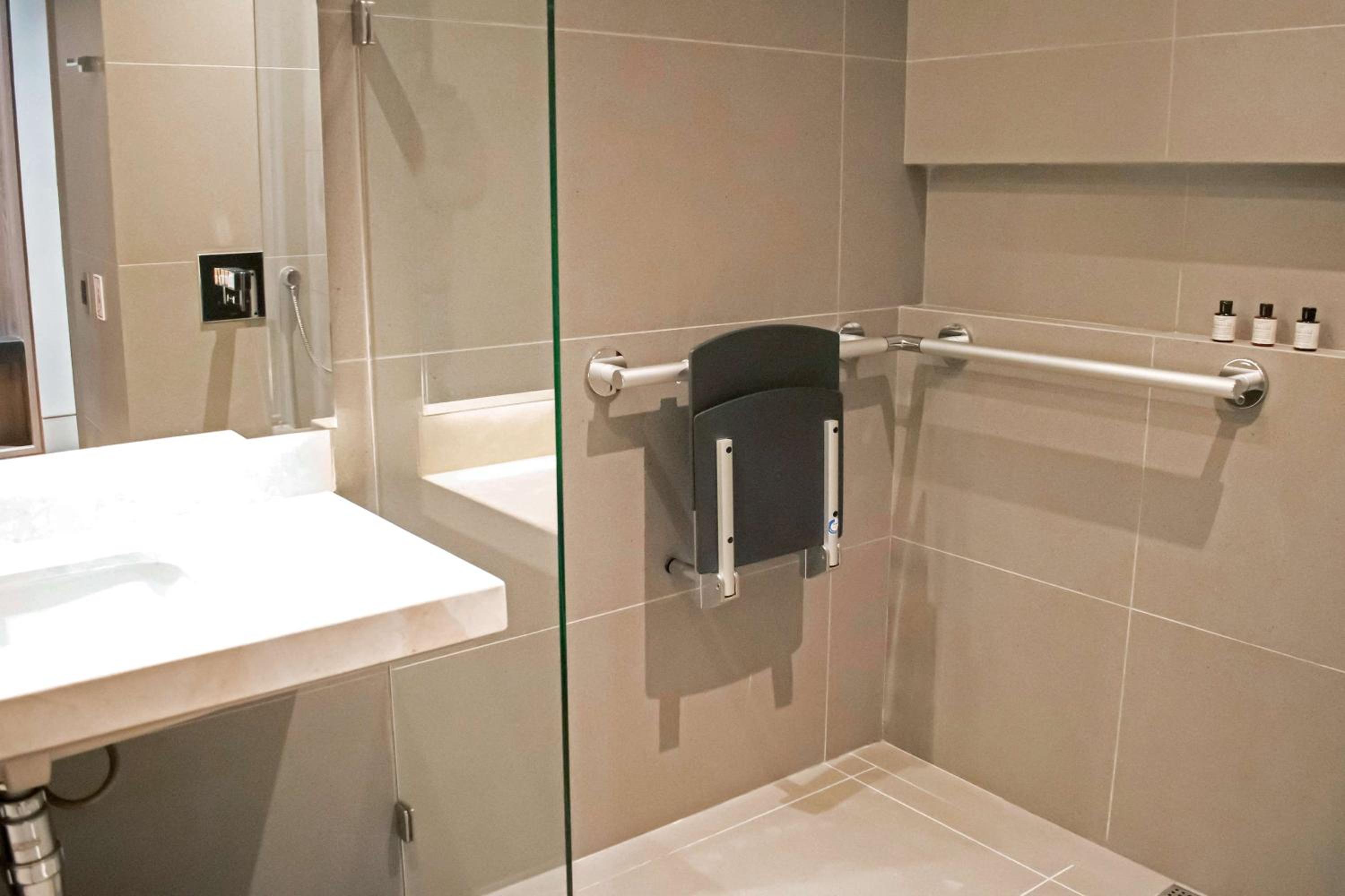 King Room with Roll-In Shower - Mobility Accessible - Photo 8