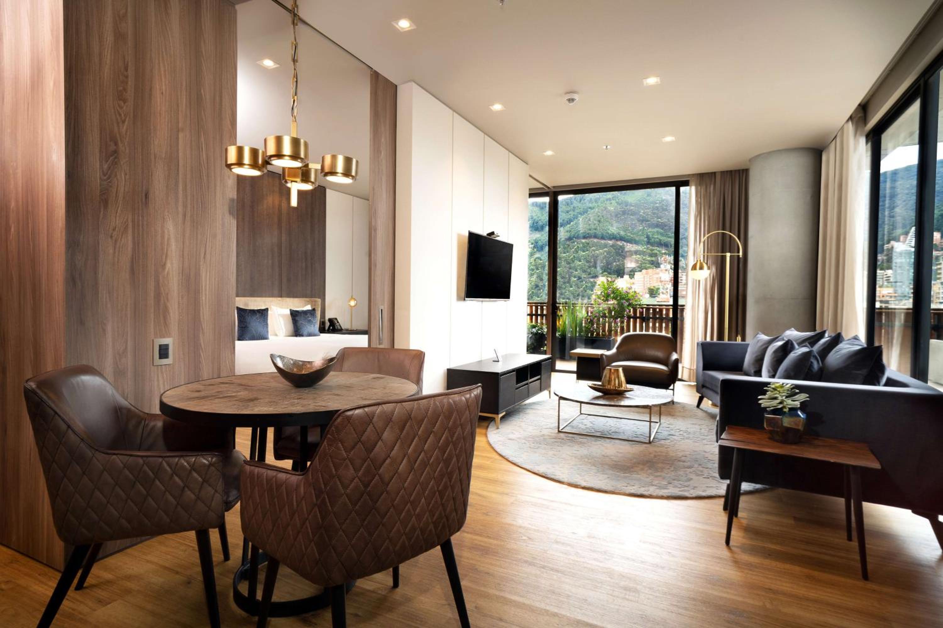 Premier King Apartasuite with Mountain View - Photo 1