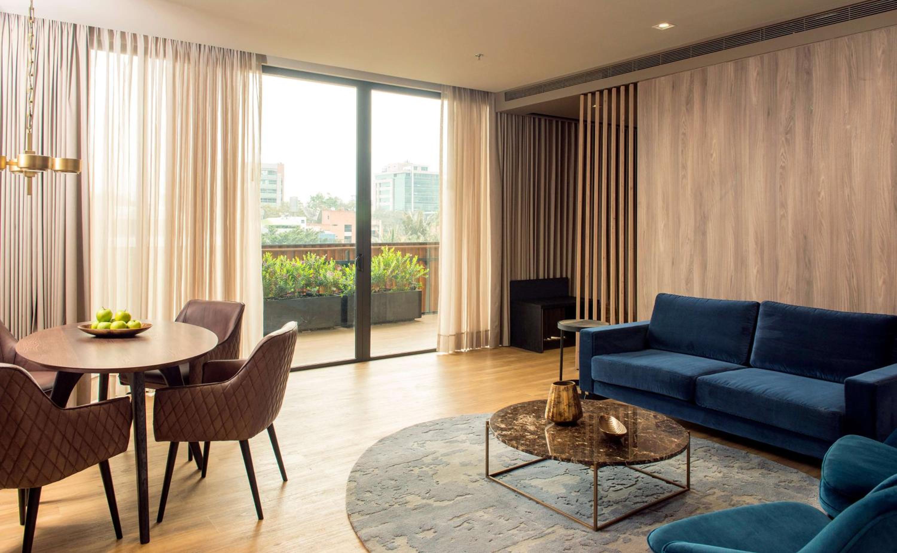 Deluxe King Apartasuite with View - Photo 11