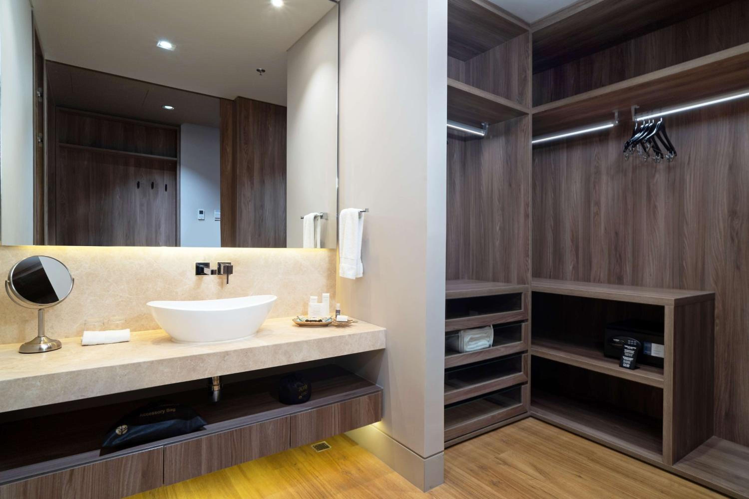 Queen Room with Two Queen Beds and Balcony - Photo 9
