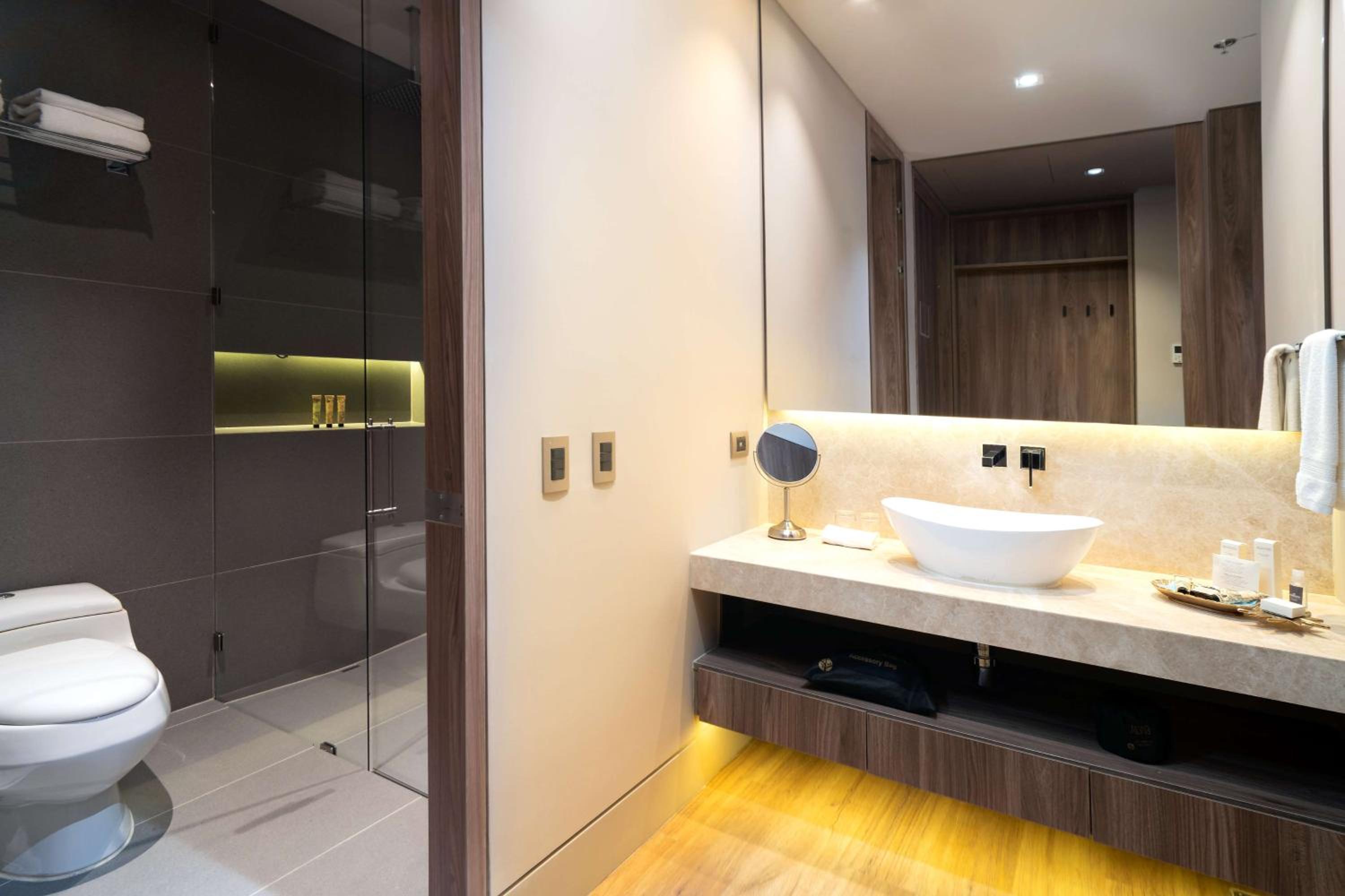 Queen Room with Two Queen Beds and Balcony - Photo 8