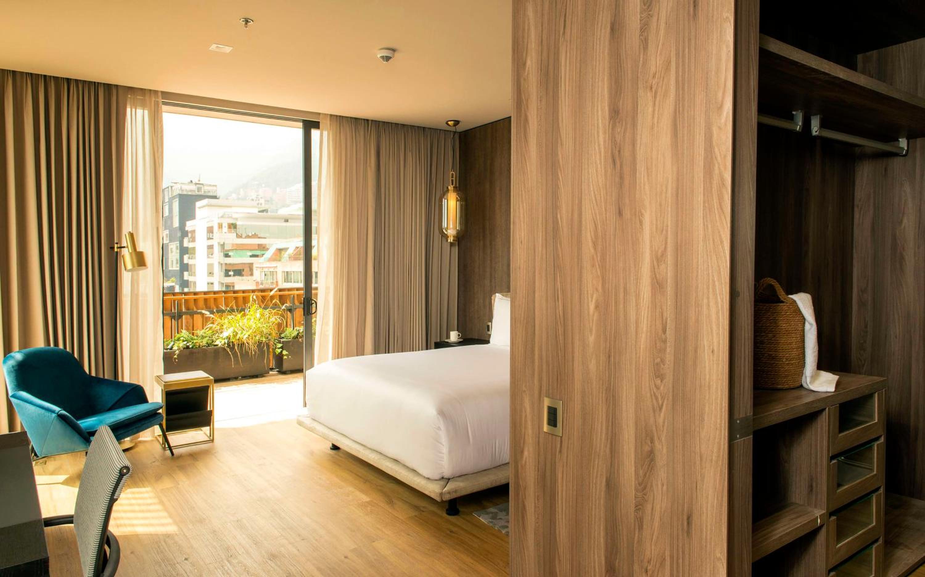 Deluxe King Apartasuite with View - Photo 10