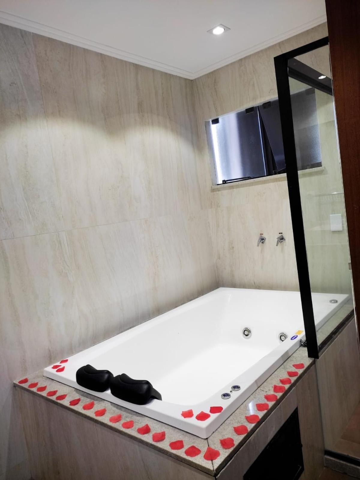 Deluxe Suite with Spa Bath - Photo 19