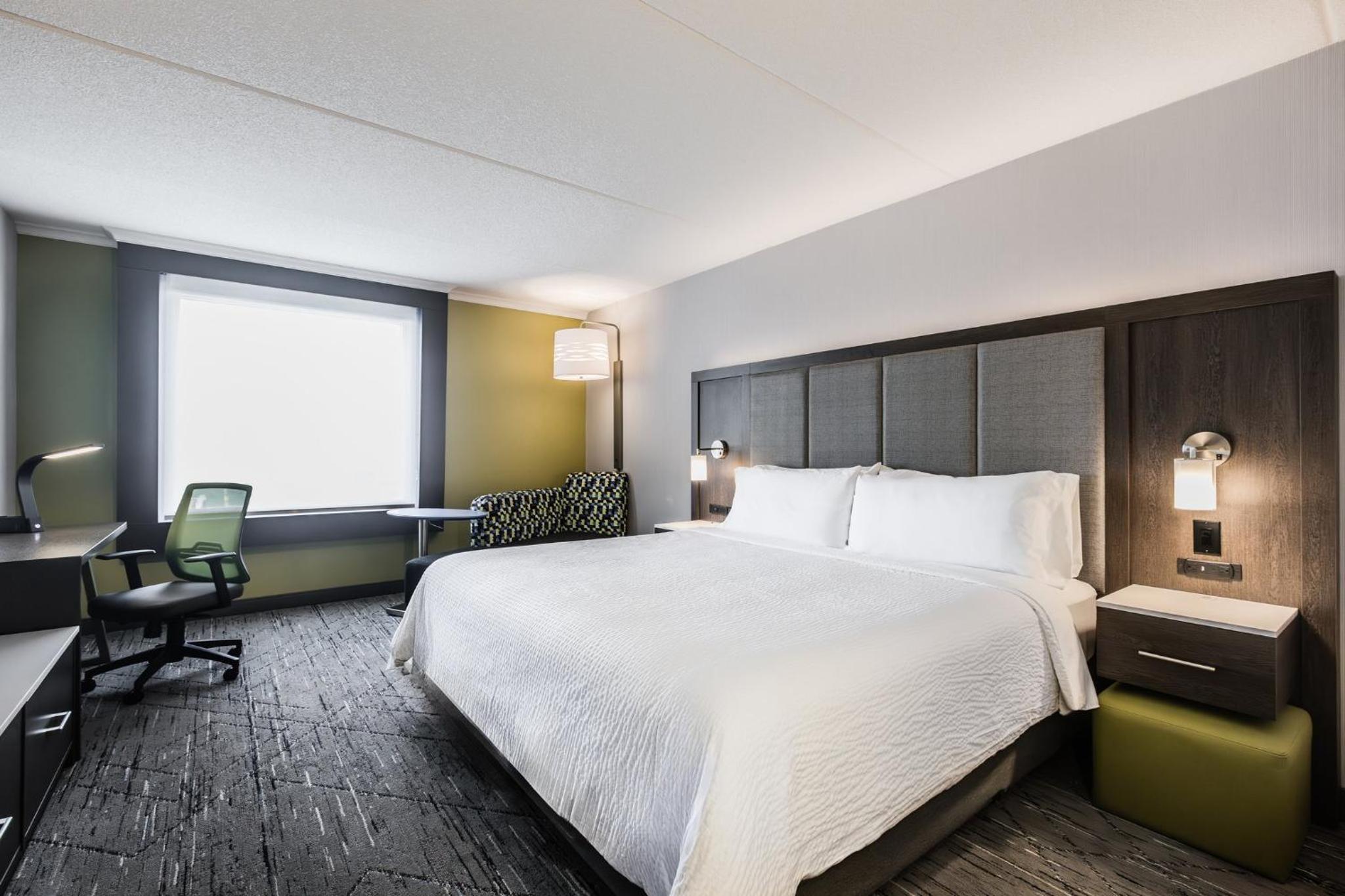 Standard King Room - Photo 6